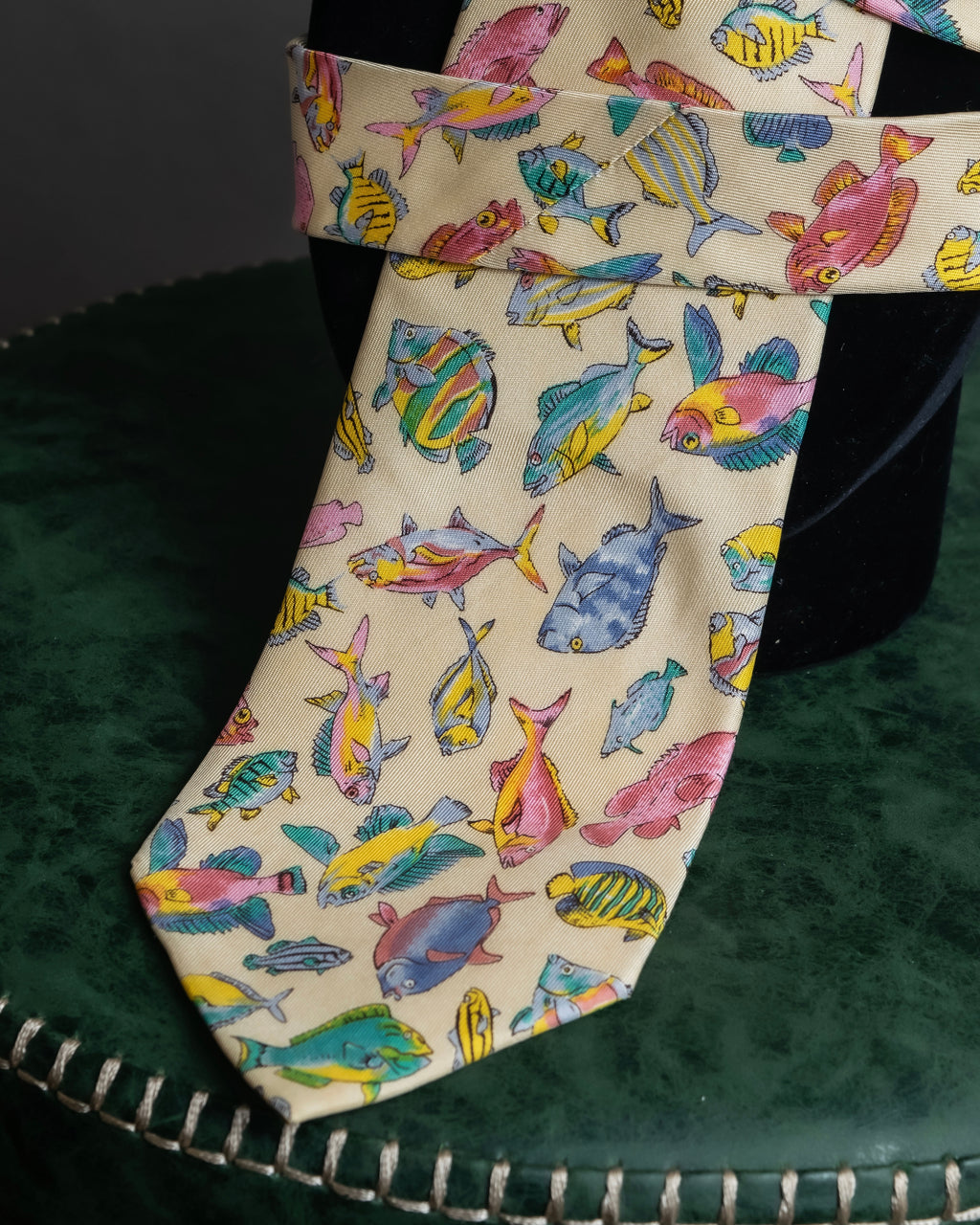 "GUCCI" Colorful fish motif silk neck tie