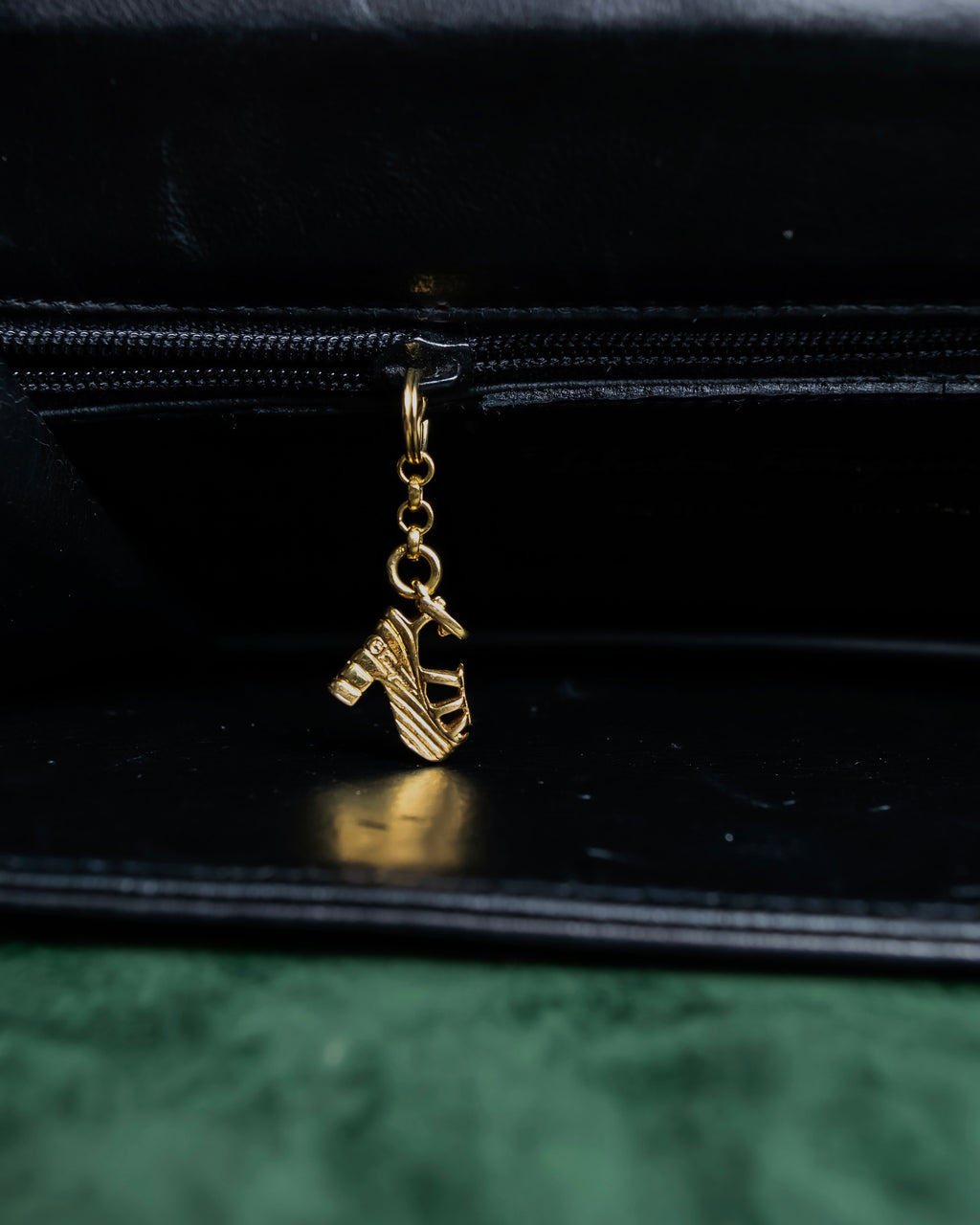 "Salvatore Ferragamo" Horizontal design pumps engraved leather one handle bag