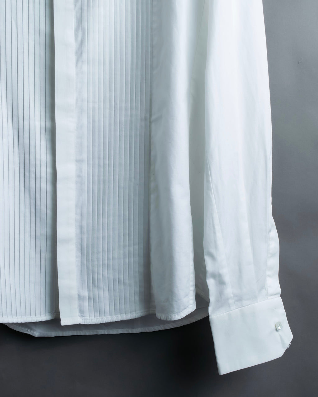 "Bruno Pieters." 2-way collar design stand-up collar dress shirt