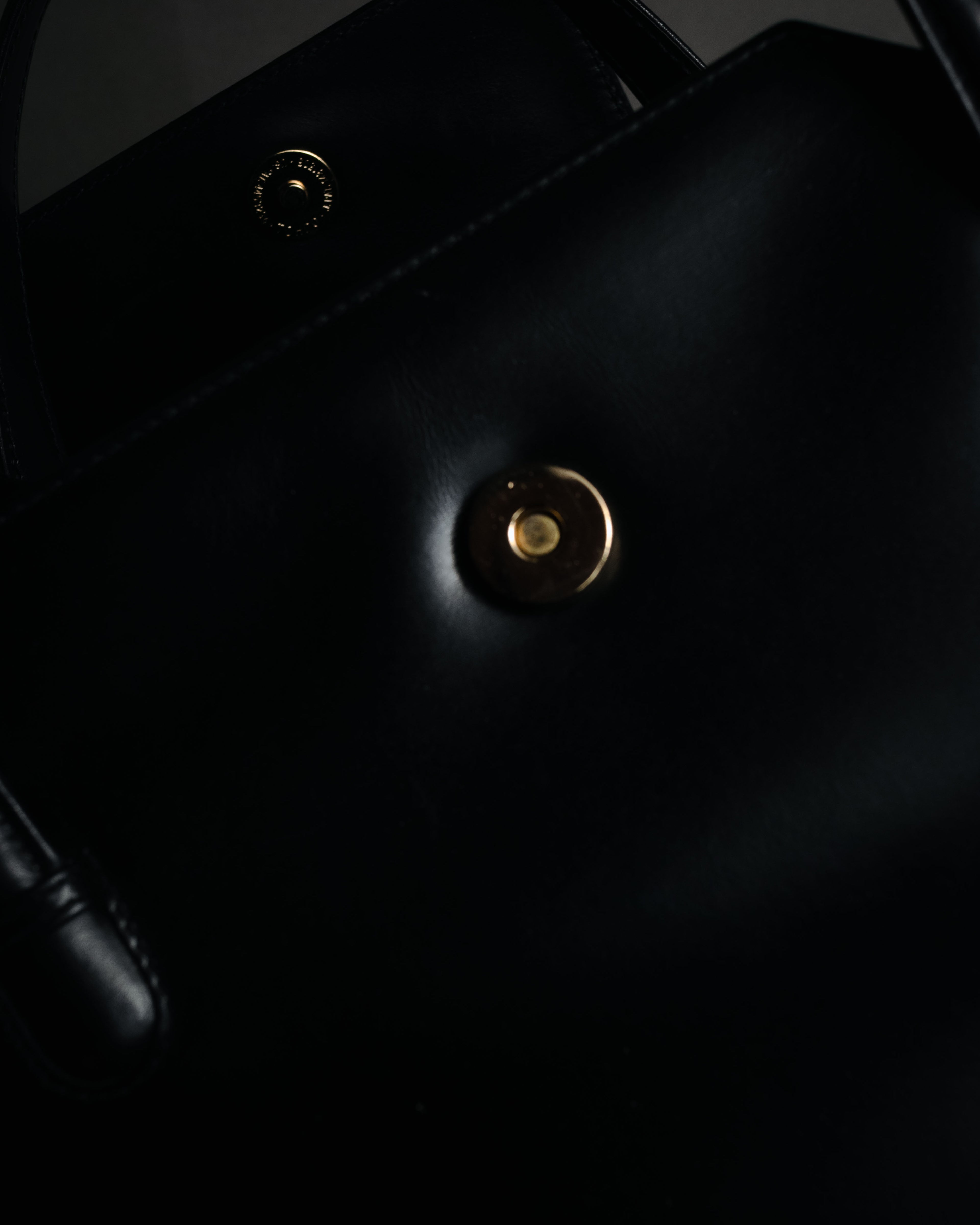 –SPECIAL– "GUCCI" 90’s Architectural oval hardware box calf handbag