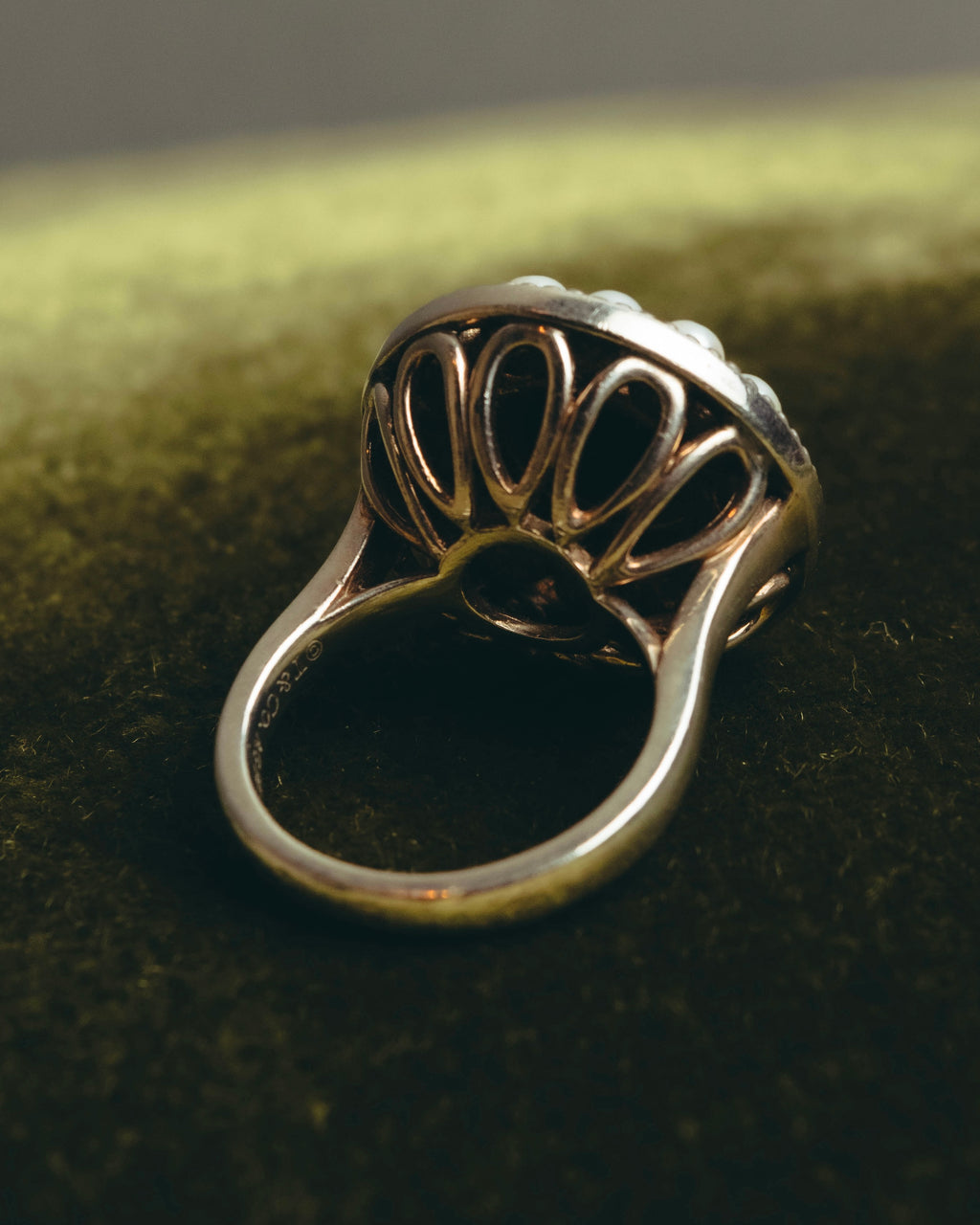 -SPECIAL- “Tiffany & Co.” 2000’s Pearl and black stone Ziegfeld cocktail ring
