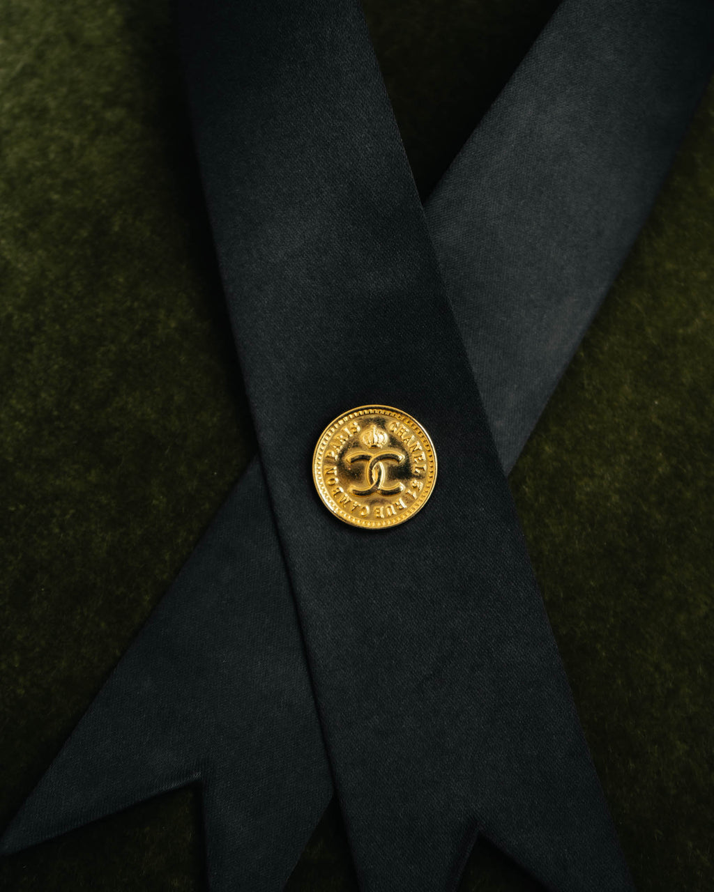 -SPECIAL- “CHANEL” Late 80’s-90’s gold button satin neck tie