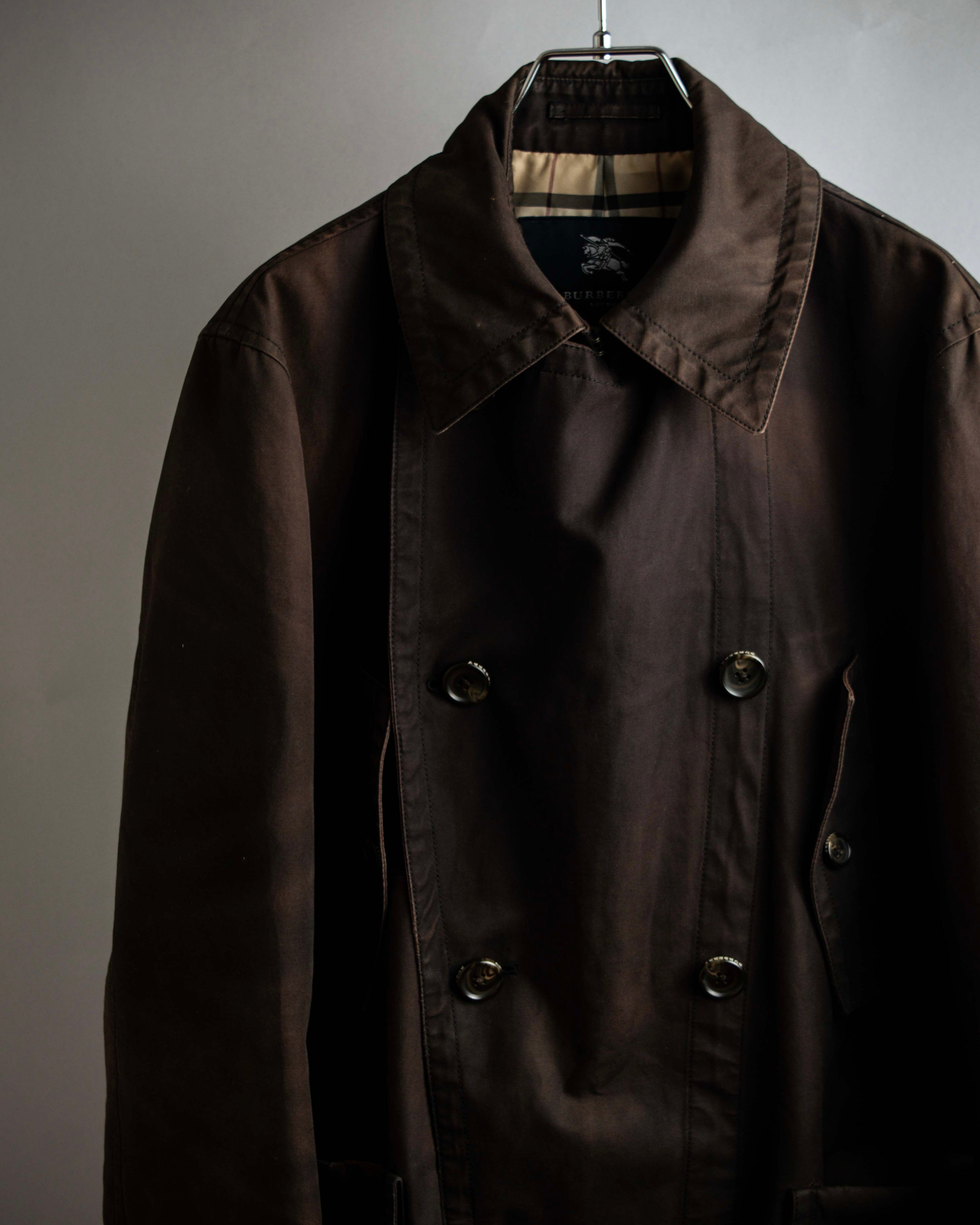 "BURBERRY" Subdued tone military detail mid-length trench coat