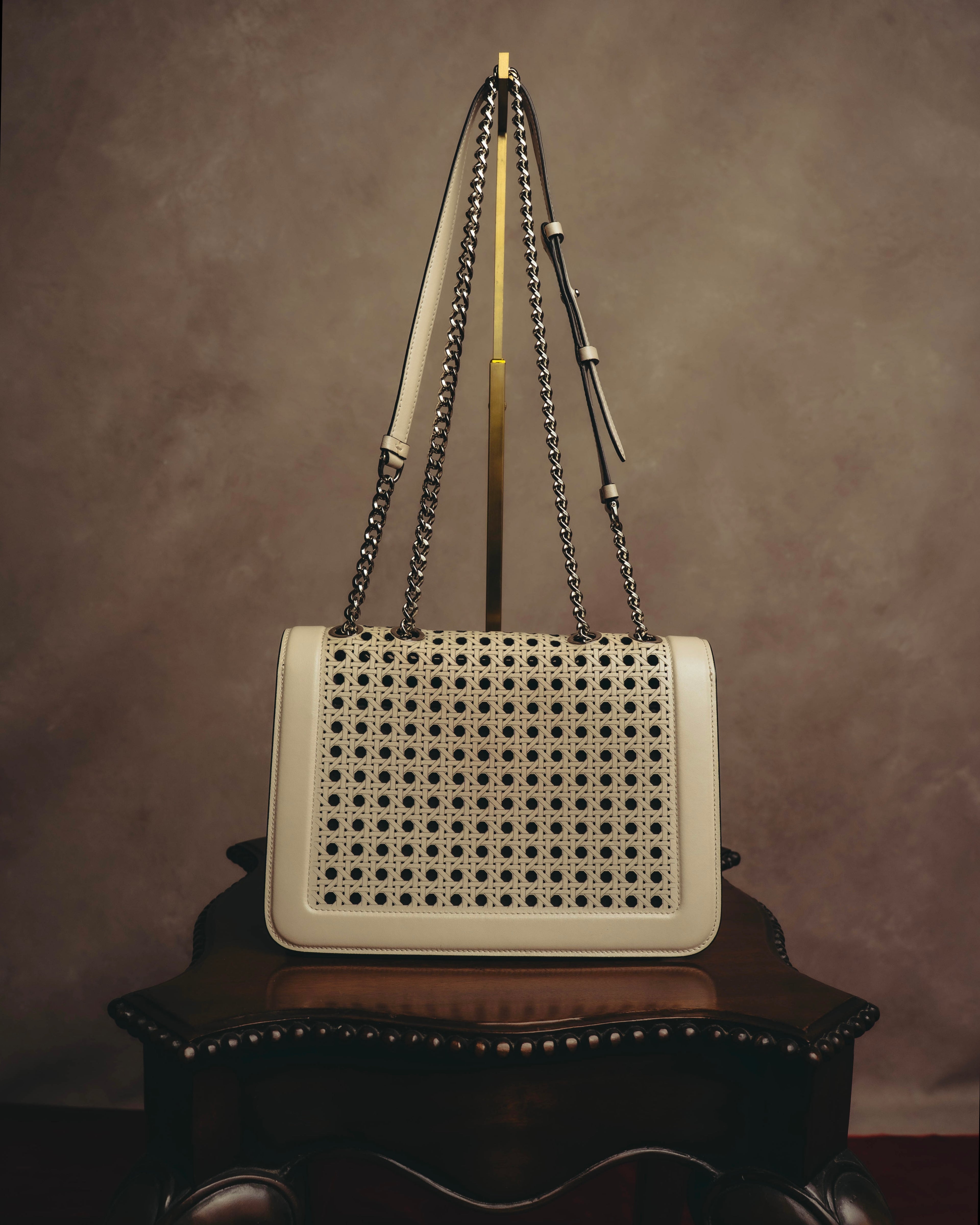 "Salvatore Ferragamo" 2010's-20's Ivory perforated leather chain shoulder bag