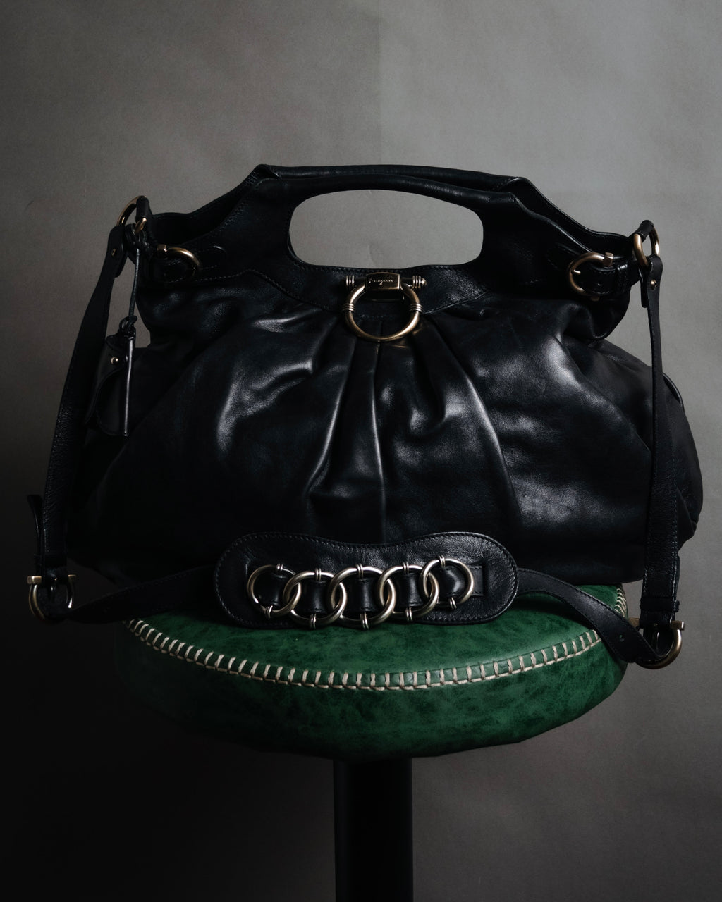 –SPECIAL– "Salvatore Ferragamo"
00’s Gancini ring-gathered nappa 2way bag