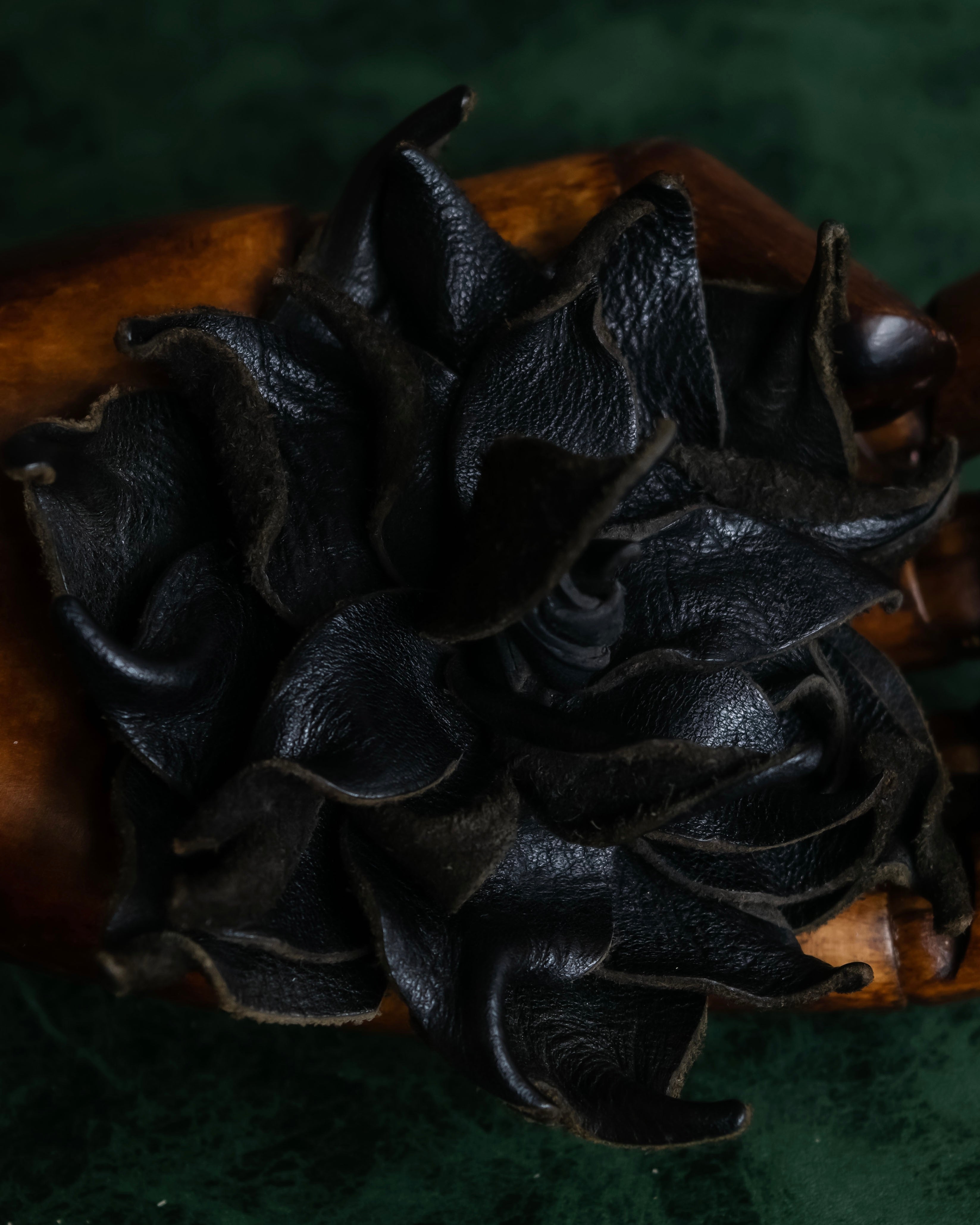 "Y's" Black leather flower motif design brooch