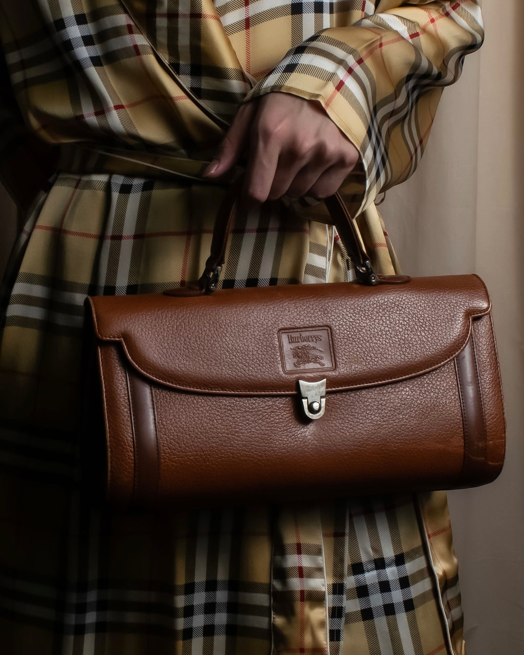 "BURBERRYS" Horizontal design camel grained leather bag
