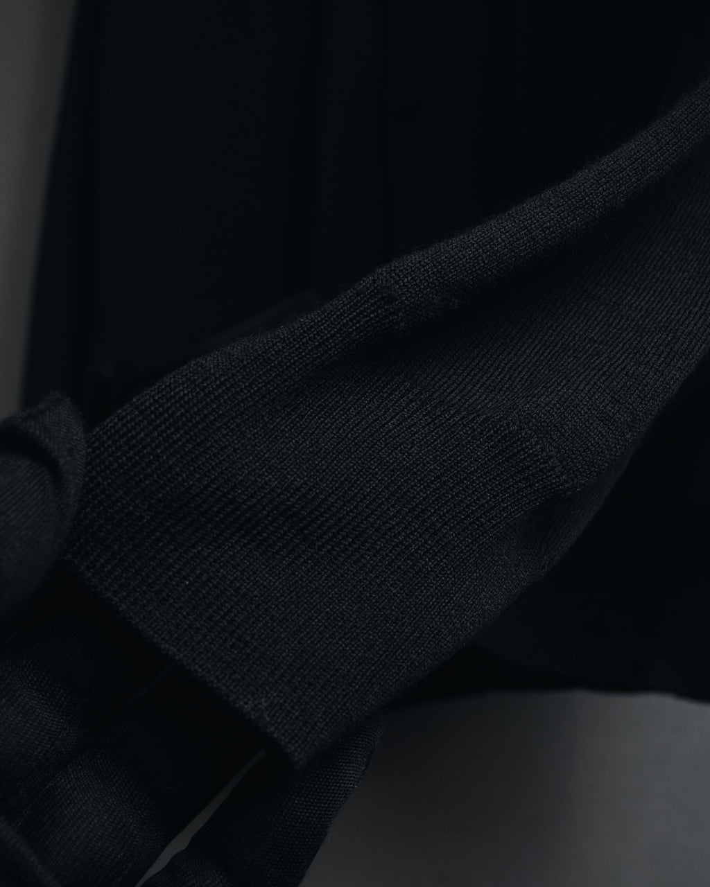 "JIL SANDER" 10’s minimalist satin covered buttons
wool cardigan