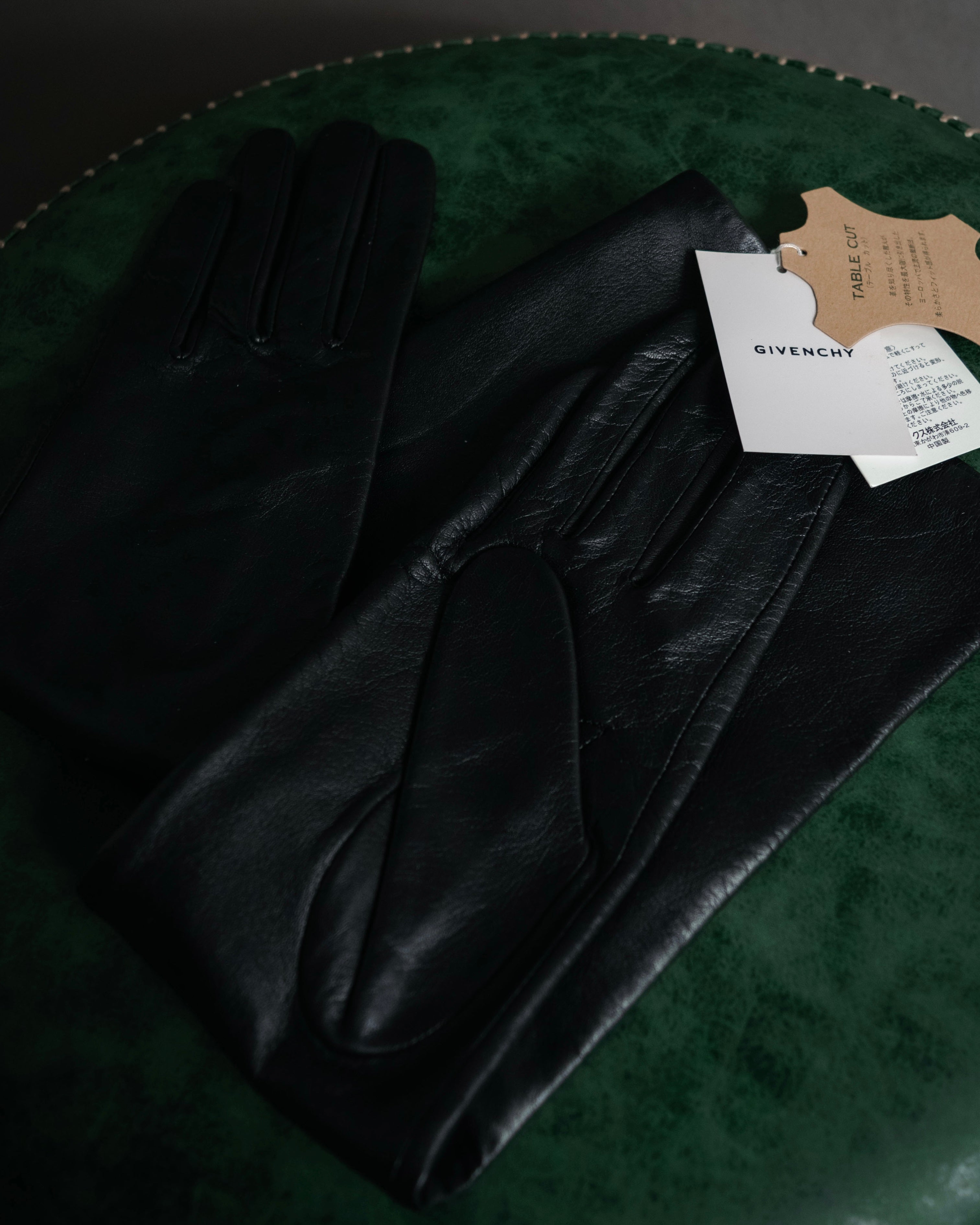 “GIVENCHY” 2010’s 4G embossed long leather gloves