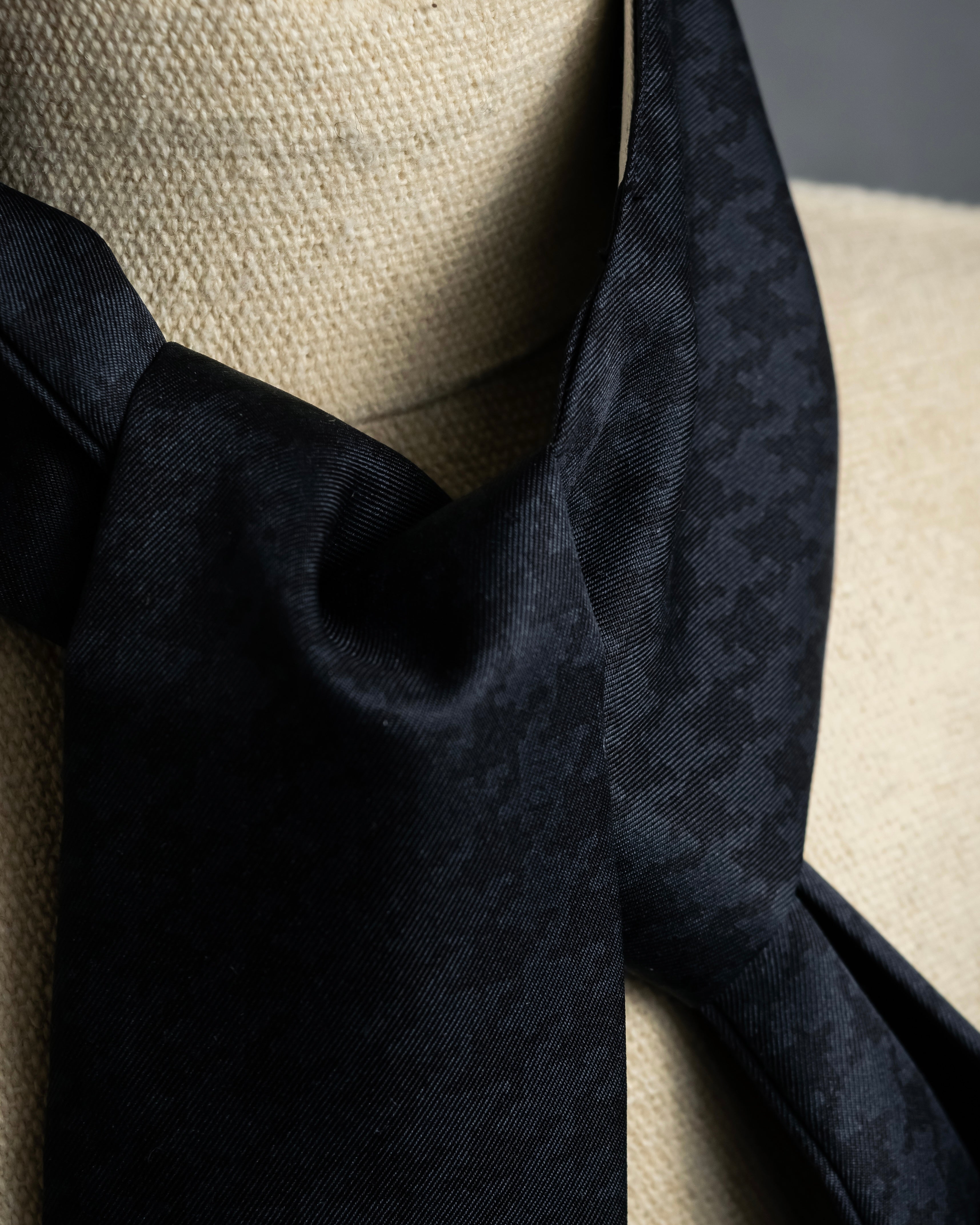 -MOOD Christmas Collection-
"Dior" Classic houndstooth pattern Mitza scarf