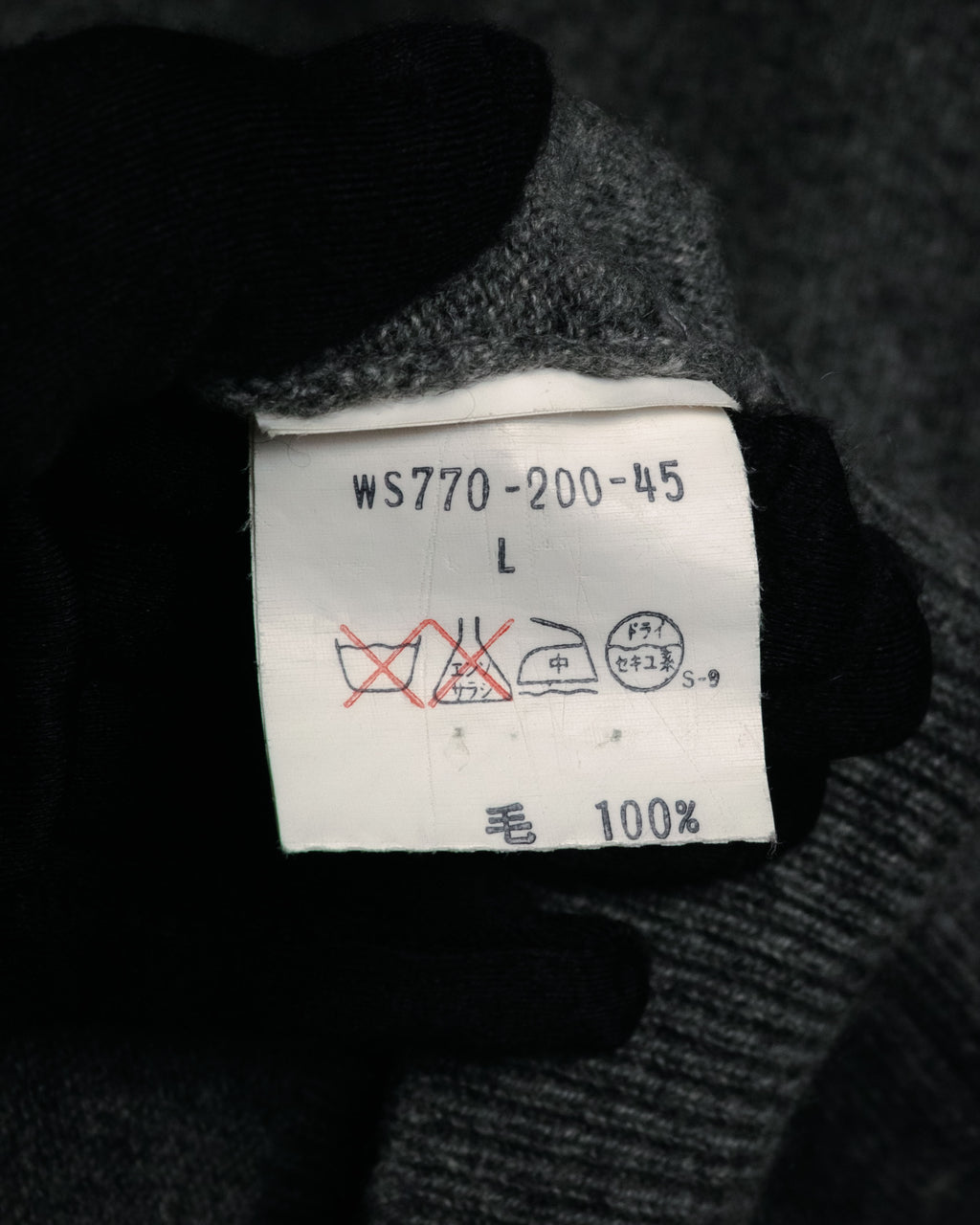 “Burberrys” 90’s pure cashmere v-neck knit sweater