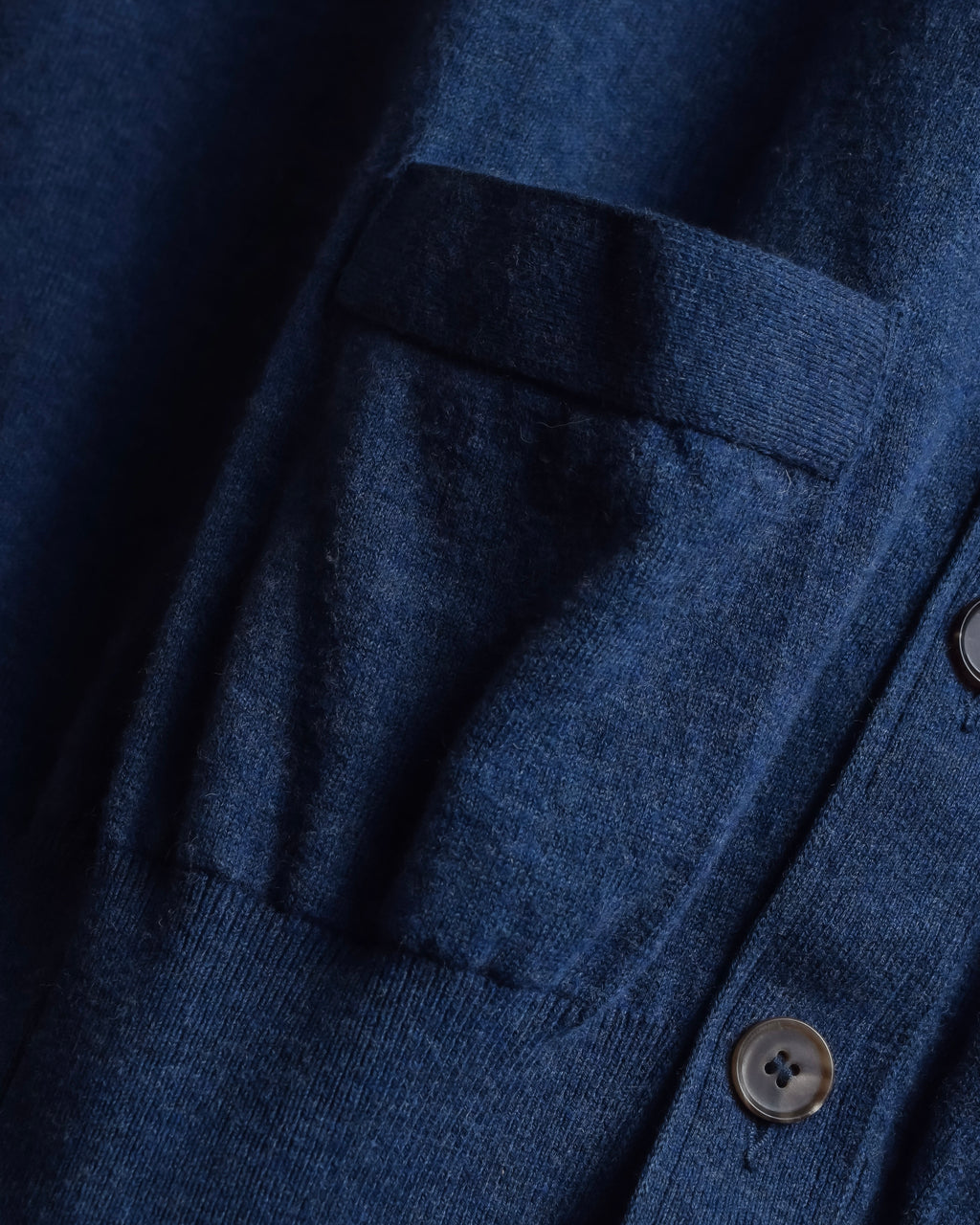 "MAISON MARGIELA" 17SS Asymmetric button line knit