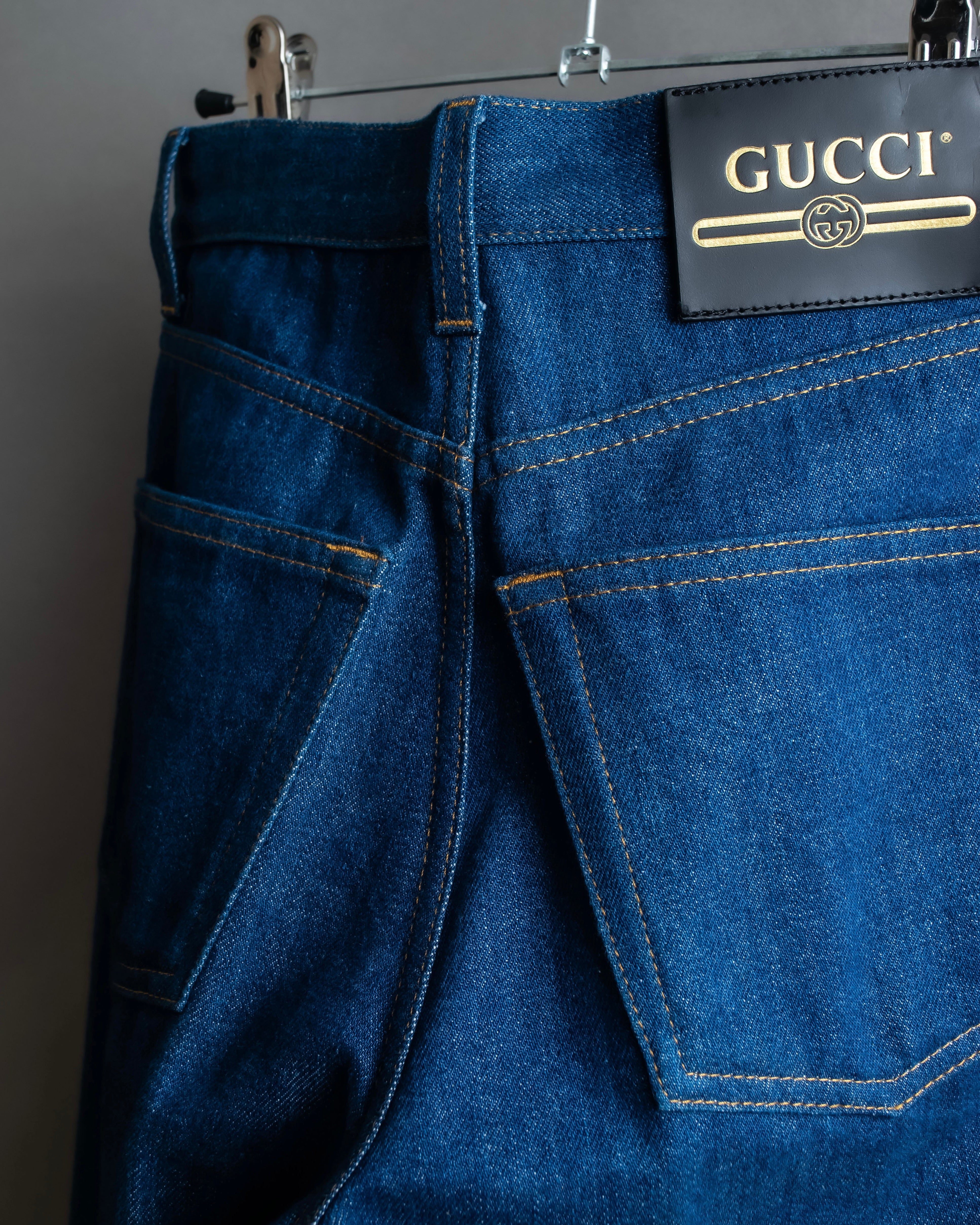 Orders gucci jeans logo