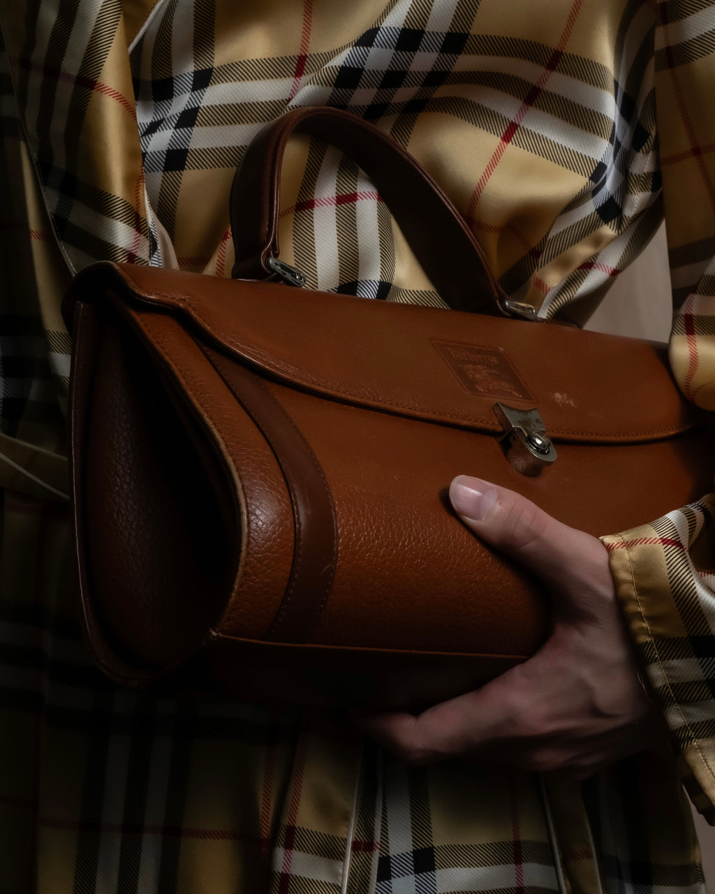 "BURBERRYS" Horizontal design camel grained leather bag