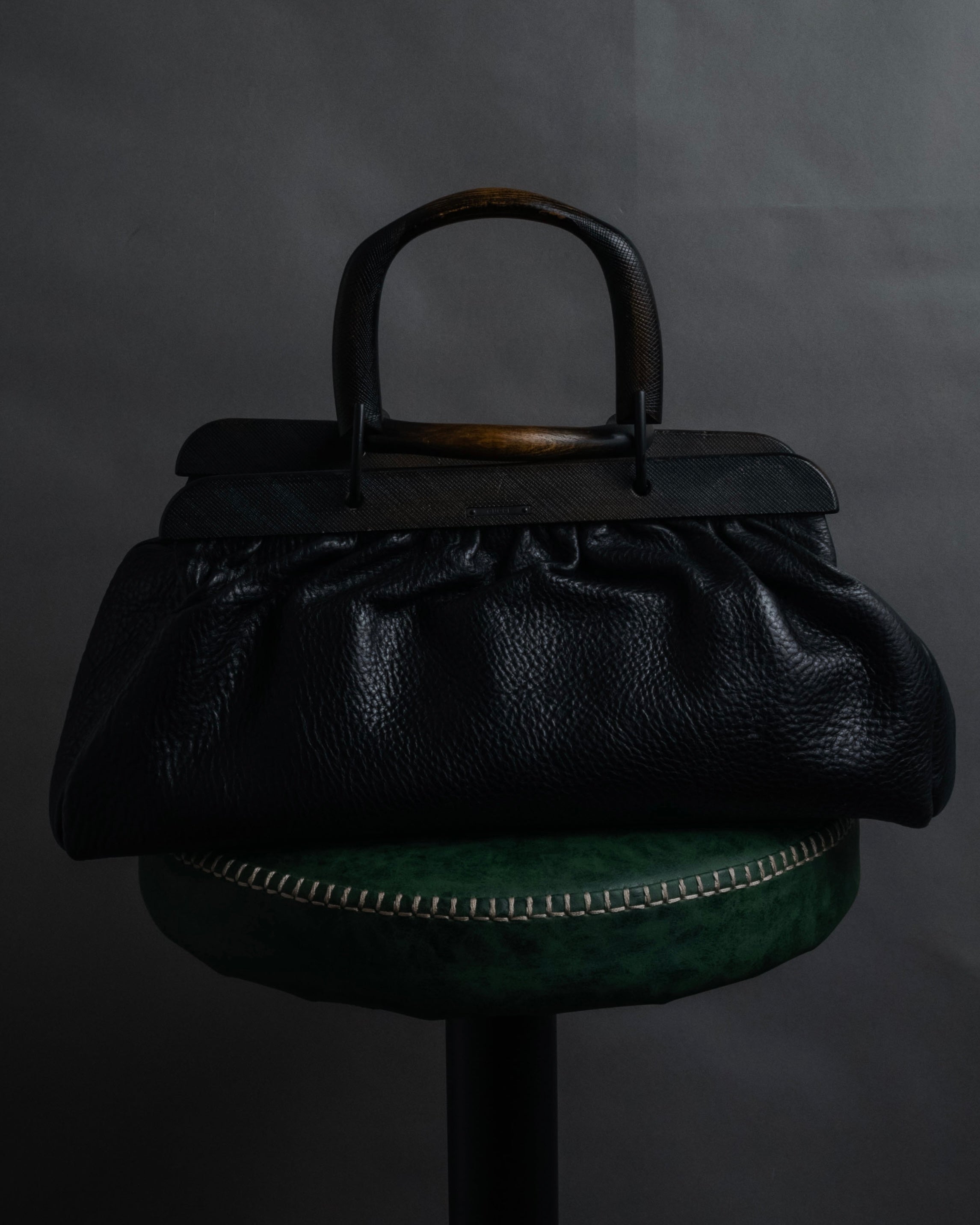 –SPECIAL– “GUCCI”
90’s-00’s Framed gathered leather handbag