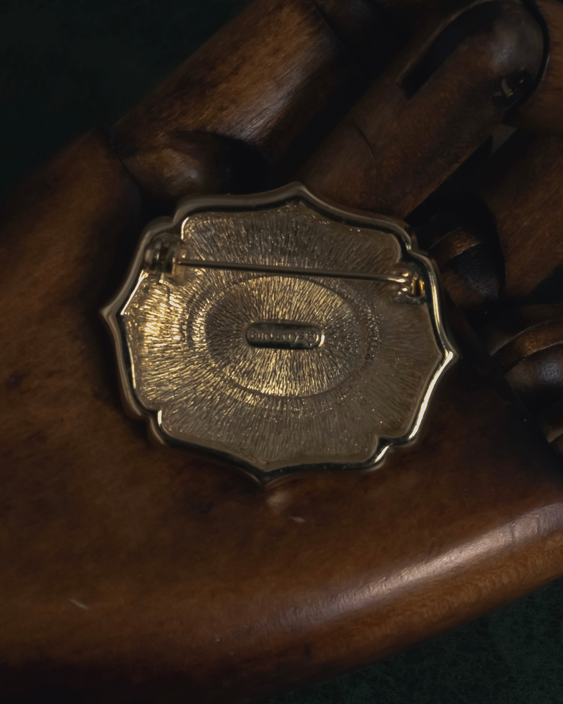 "BURBERRYS" 80’s-90’s royal enamel pearl brooch