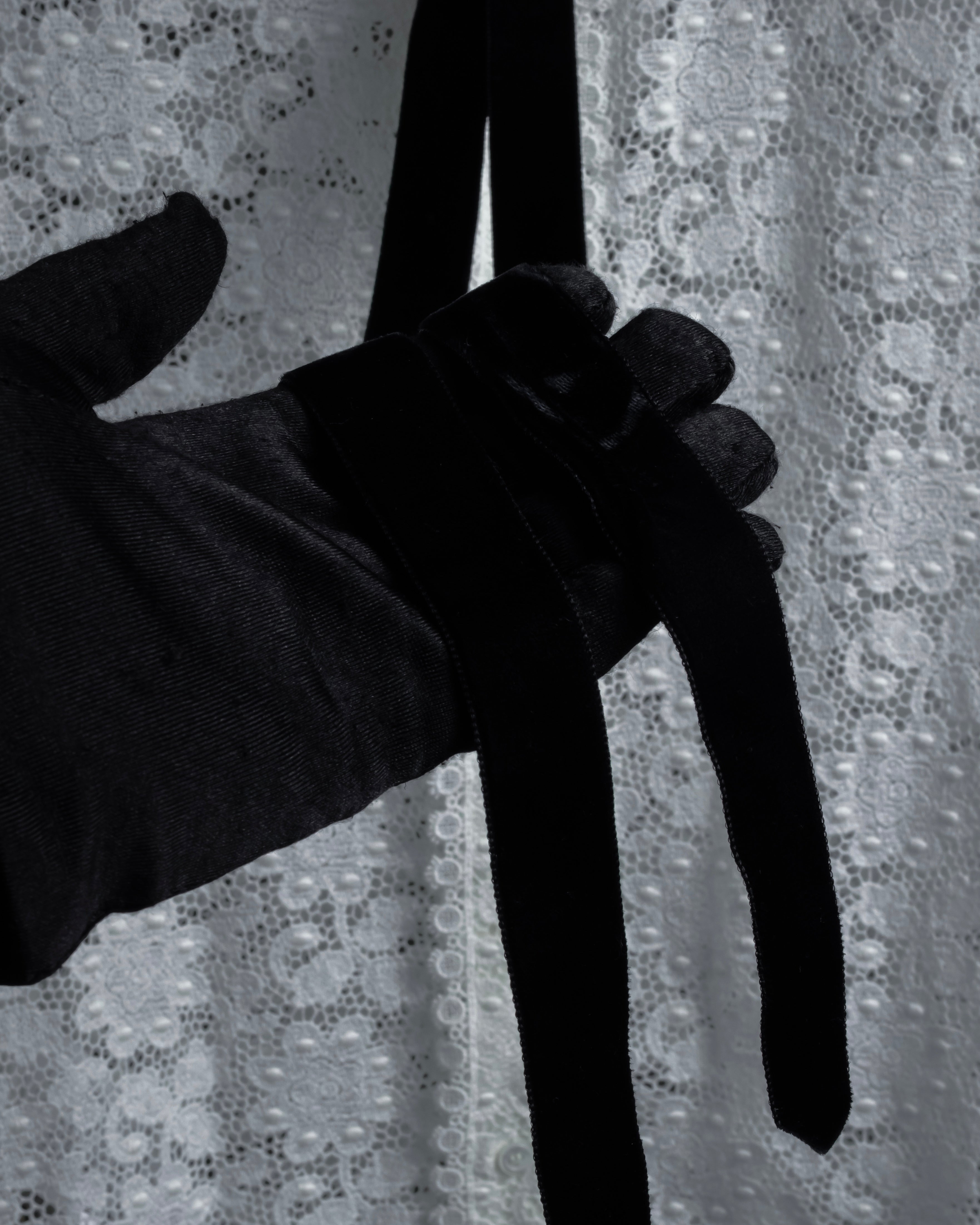 "GUCCI" Michele period floral lace design bow tie shirt