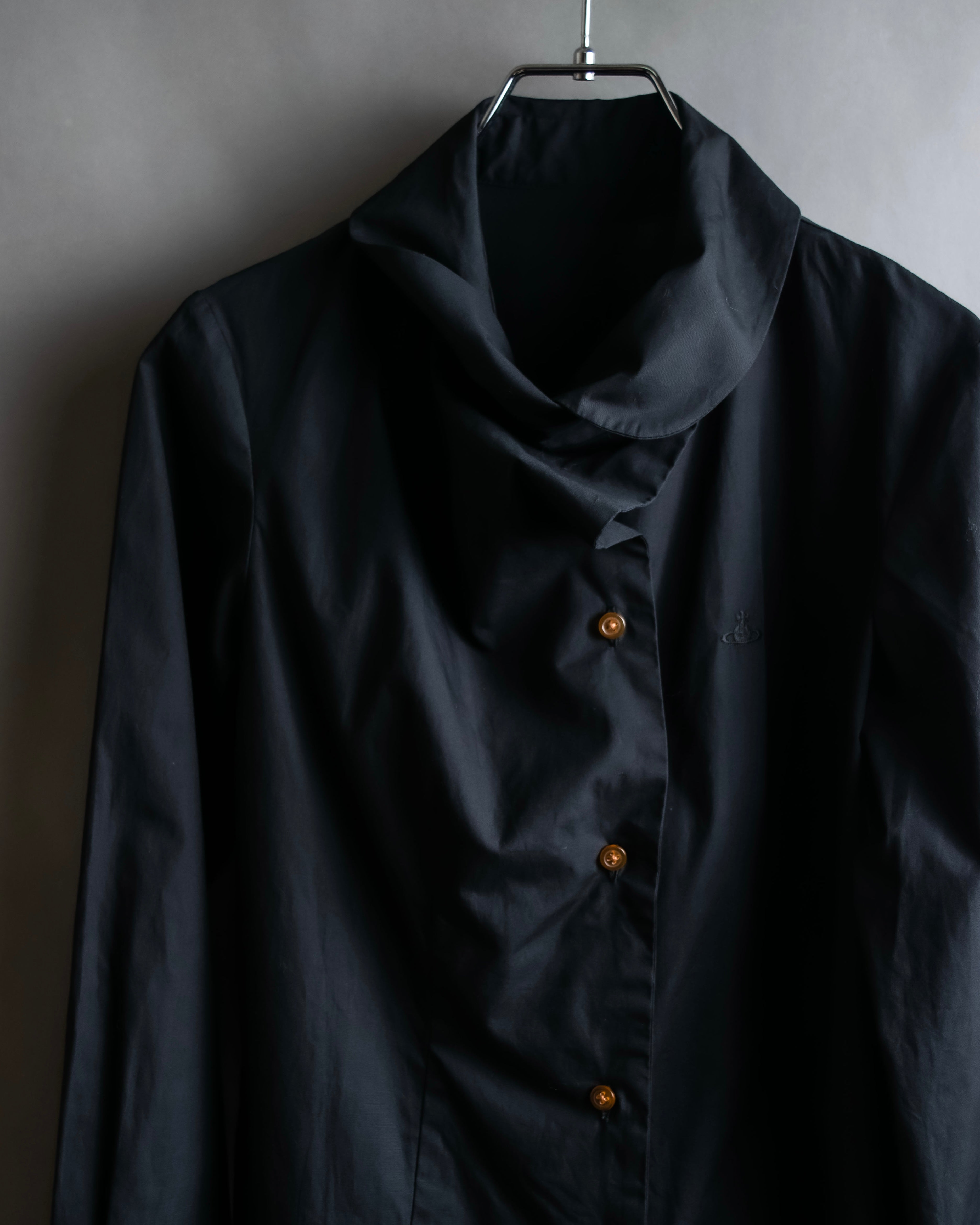 "Vivienne Westwood RED LABEL"
 Draped neck design black cotton shirt