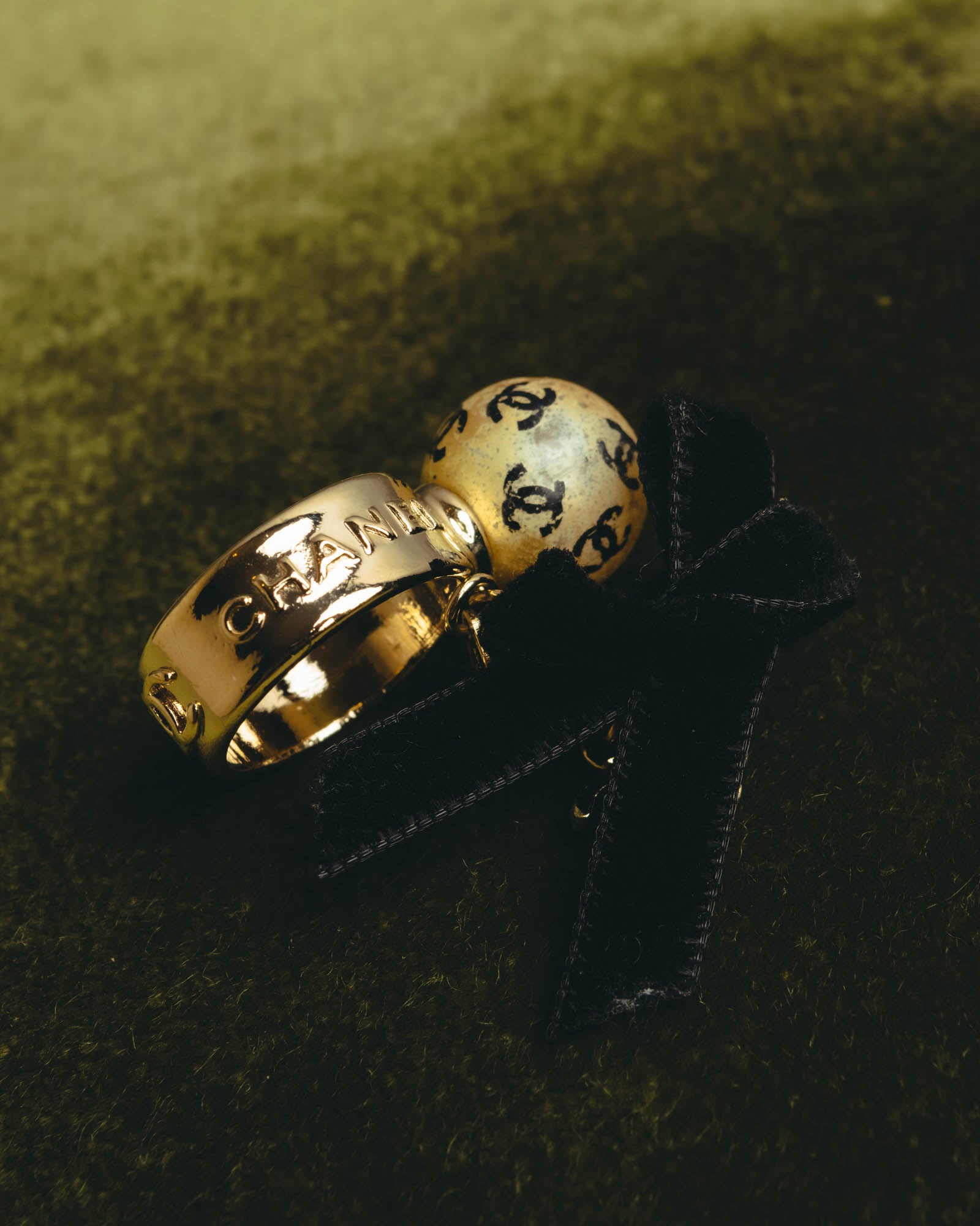 "CHANEL" 00's Playful charm ring