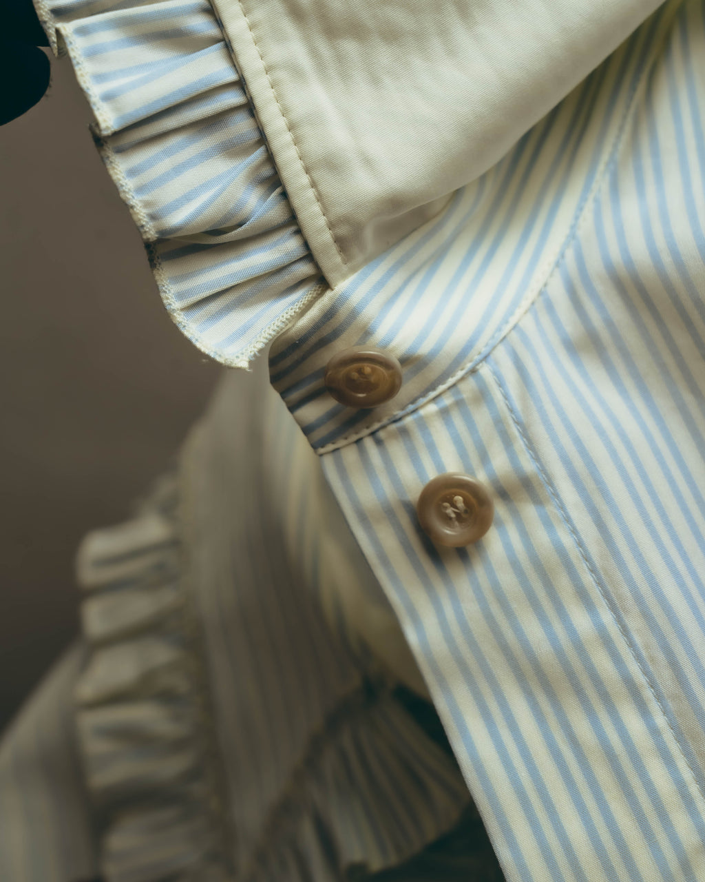 -SPECIAL- “GUCCI” 2017-2019 Floral embroidered ruffled striped shirt