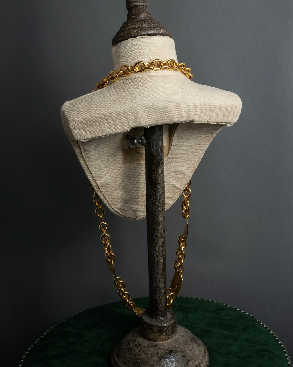 "CELINE" AVENUE MONTAIGNE 38 design gold necklace & belt