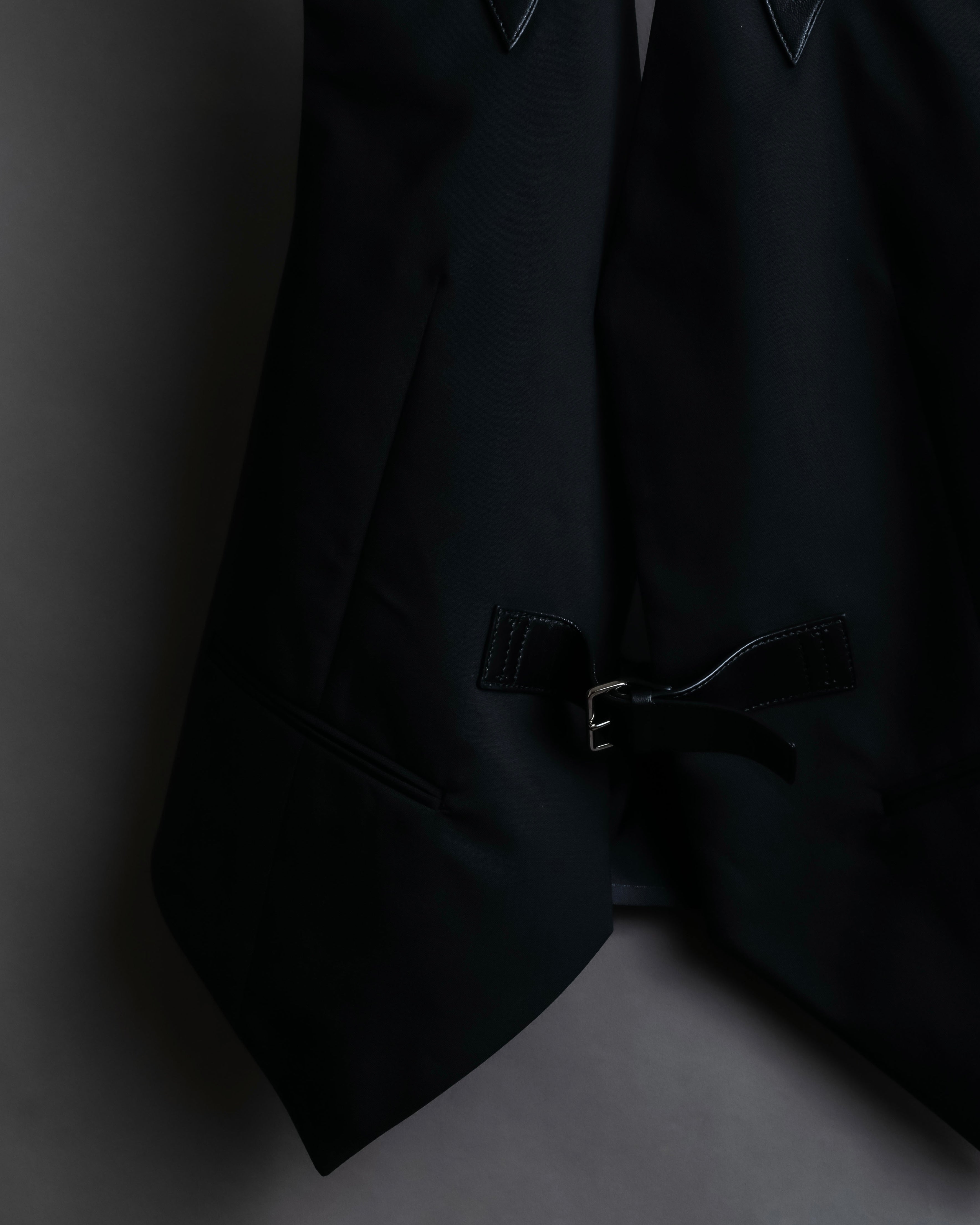 "LOUIS VUITTON" Leather tape cross knit detail vest