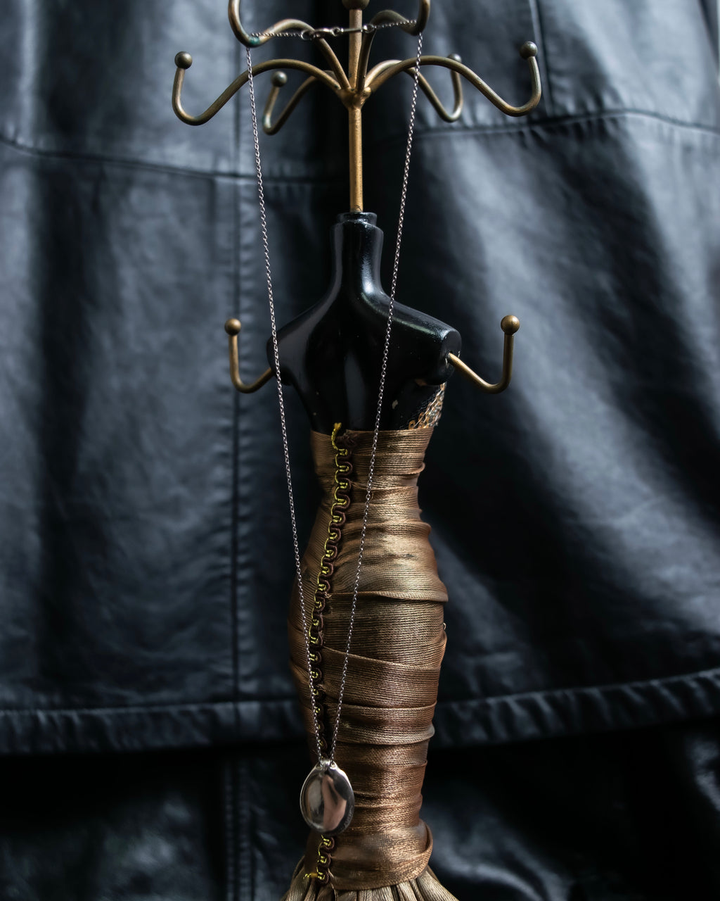 "Tiffany&Co Elsa Peretti madonna necklace