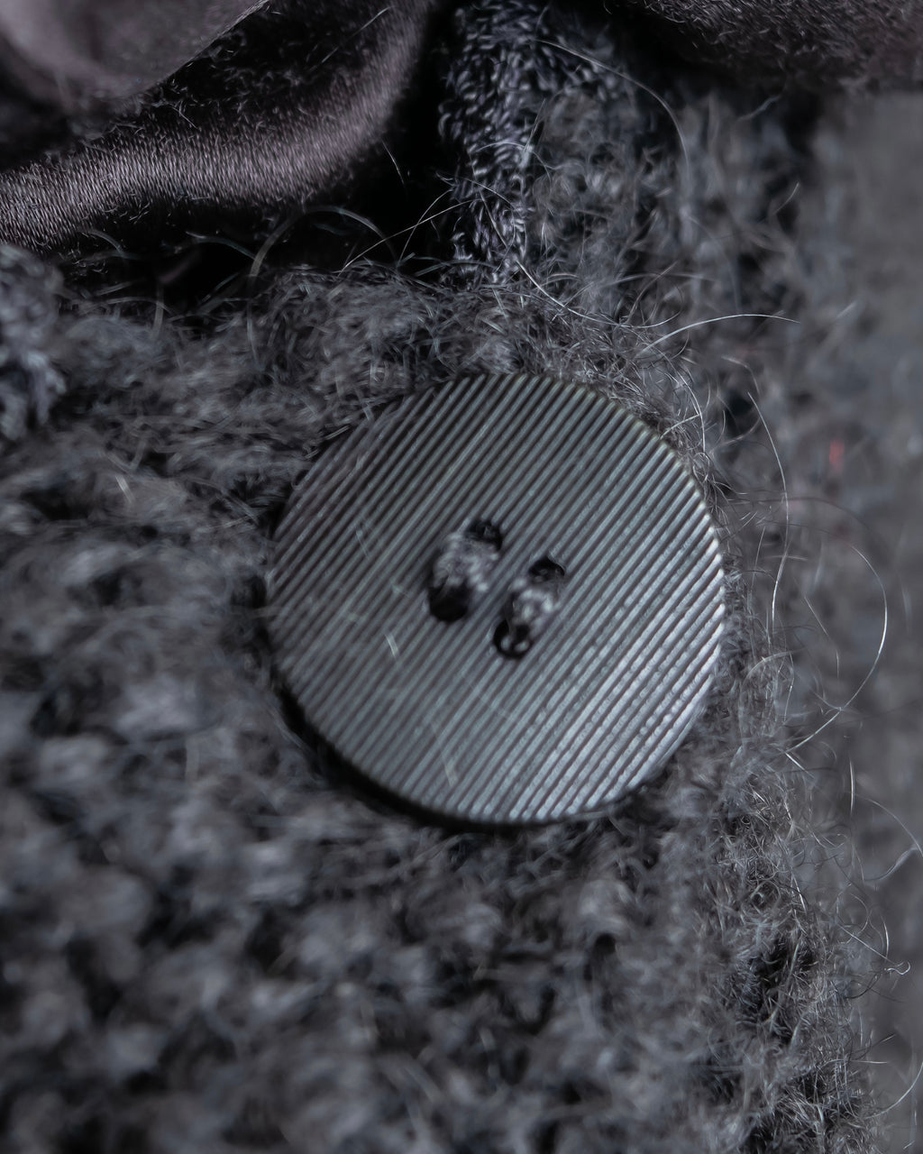 "YVES SAINT LAURENT" Ribbon design stand collar low gauge cardigan