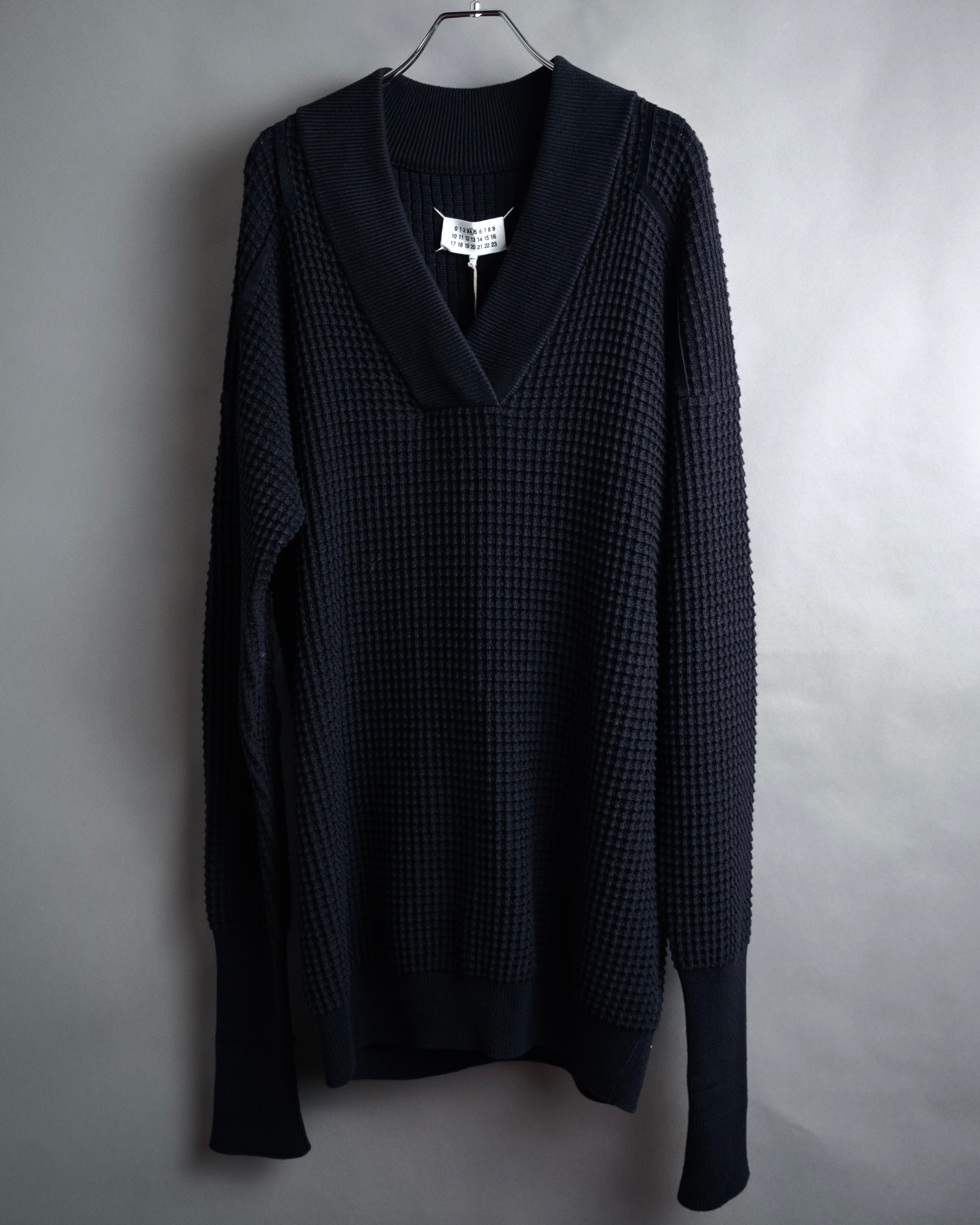 –SPECIAL– “Maison Margiela”
2018 season Deep v-neck elbow patch waffle knit