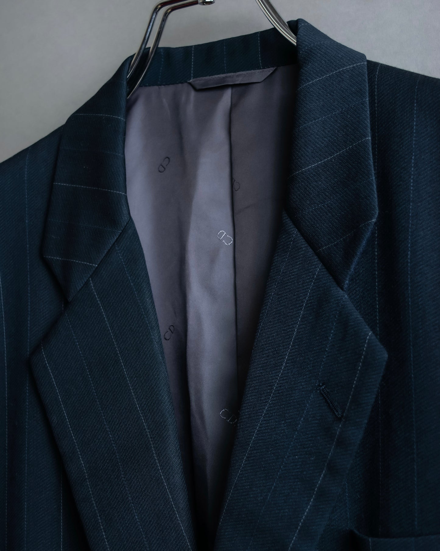 "CHRISTIAN DIOR MONSIEUR"
Fine pitch stripe pattern notch lapel tailored jacket