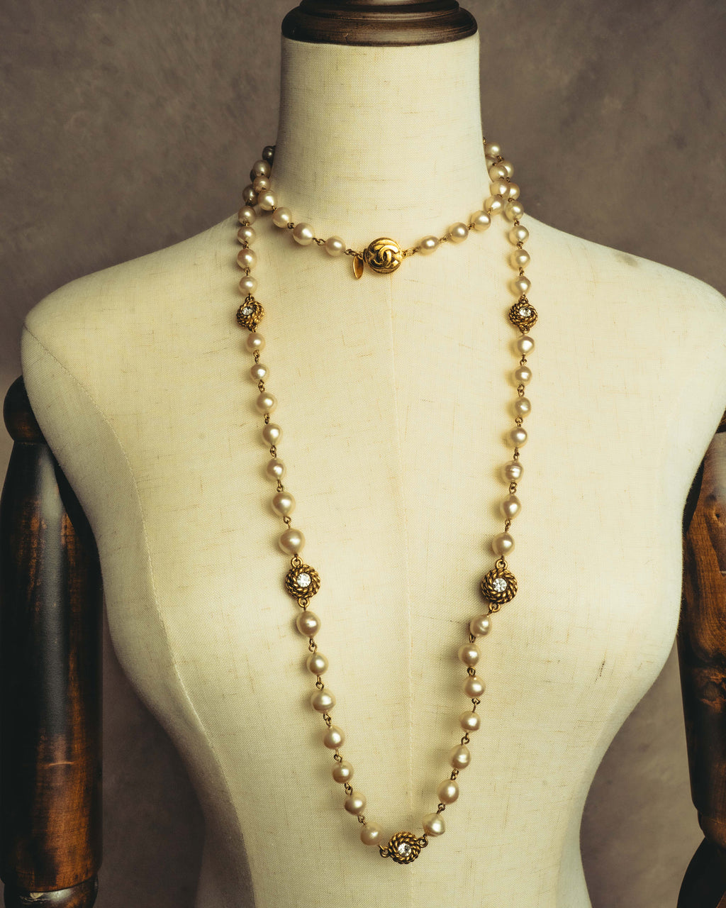 -SPECIAL- "CHANEL" 90's Pearl and crystal embellished long necklace