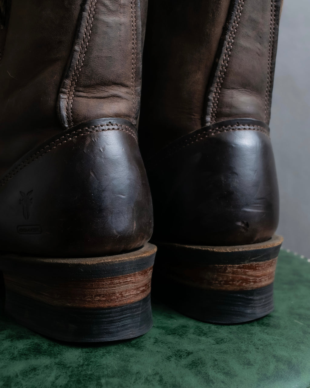 "COACH×FRYE" Brass buckle design shearling lined biker boots