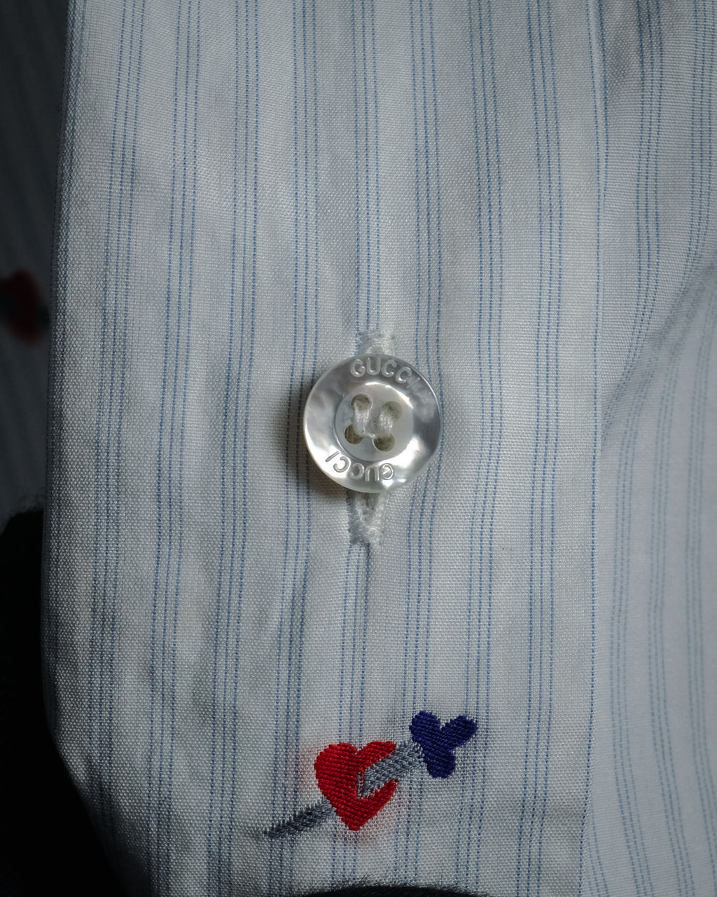 “GUCCI” 2017 heart and dagger embroidered bow tie shirt