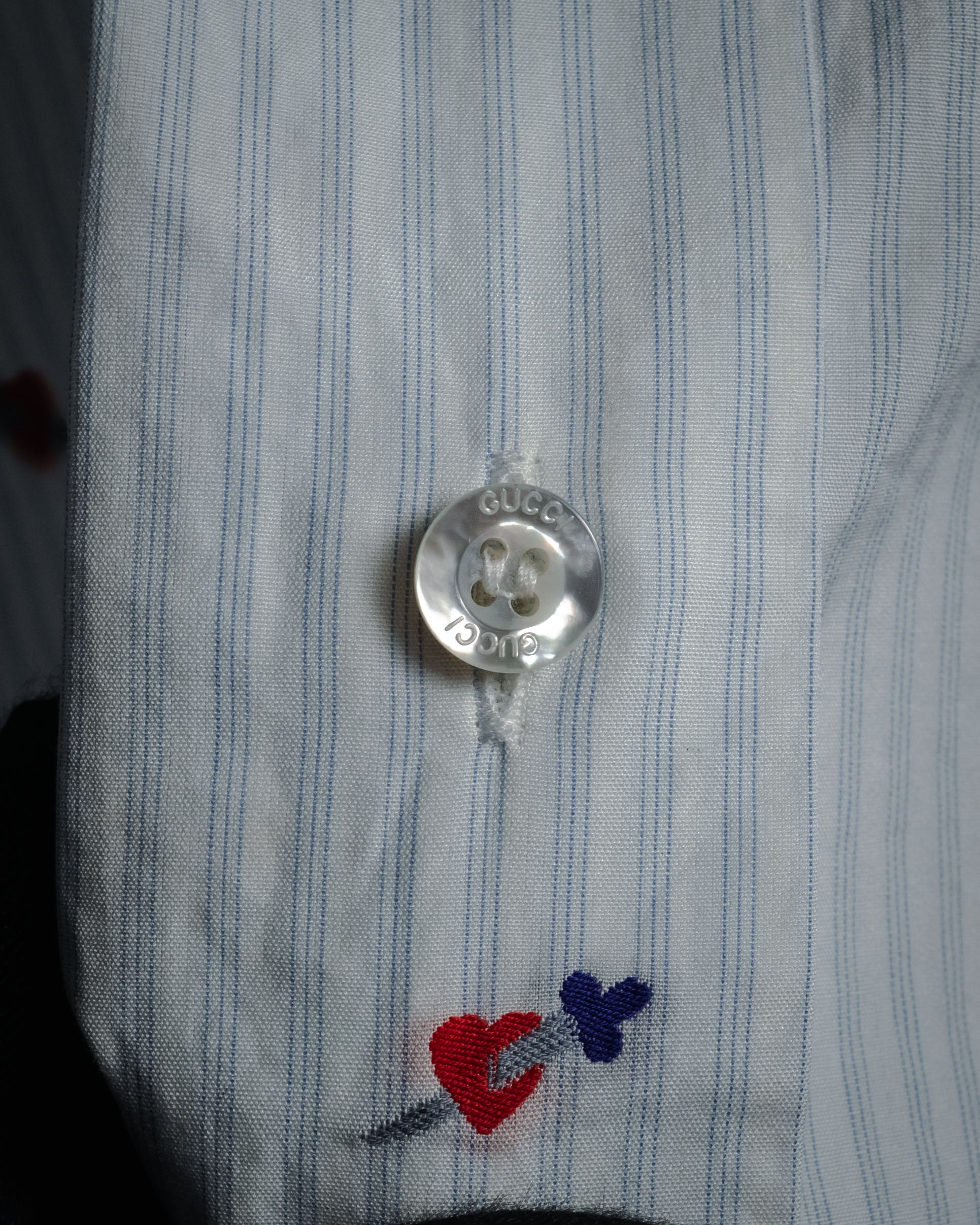 “GUCCI” 2017 heart and dagger embroidered bow tie shirt