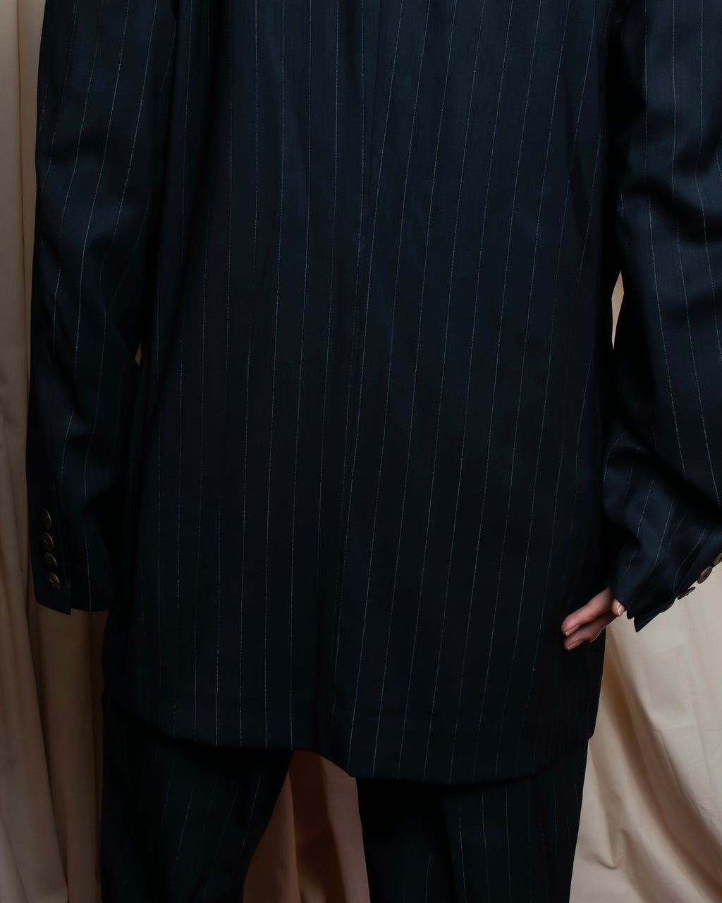 "JEAN PAUL GAULTIER HOMME"
Oversized shadow stripe set up