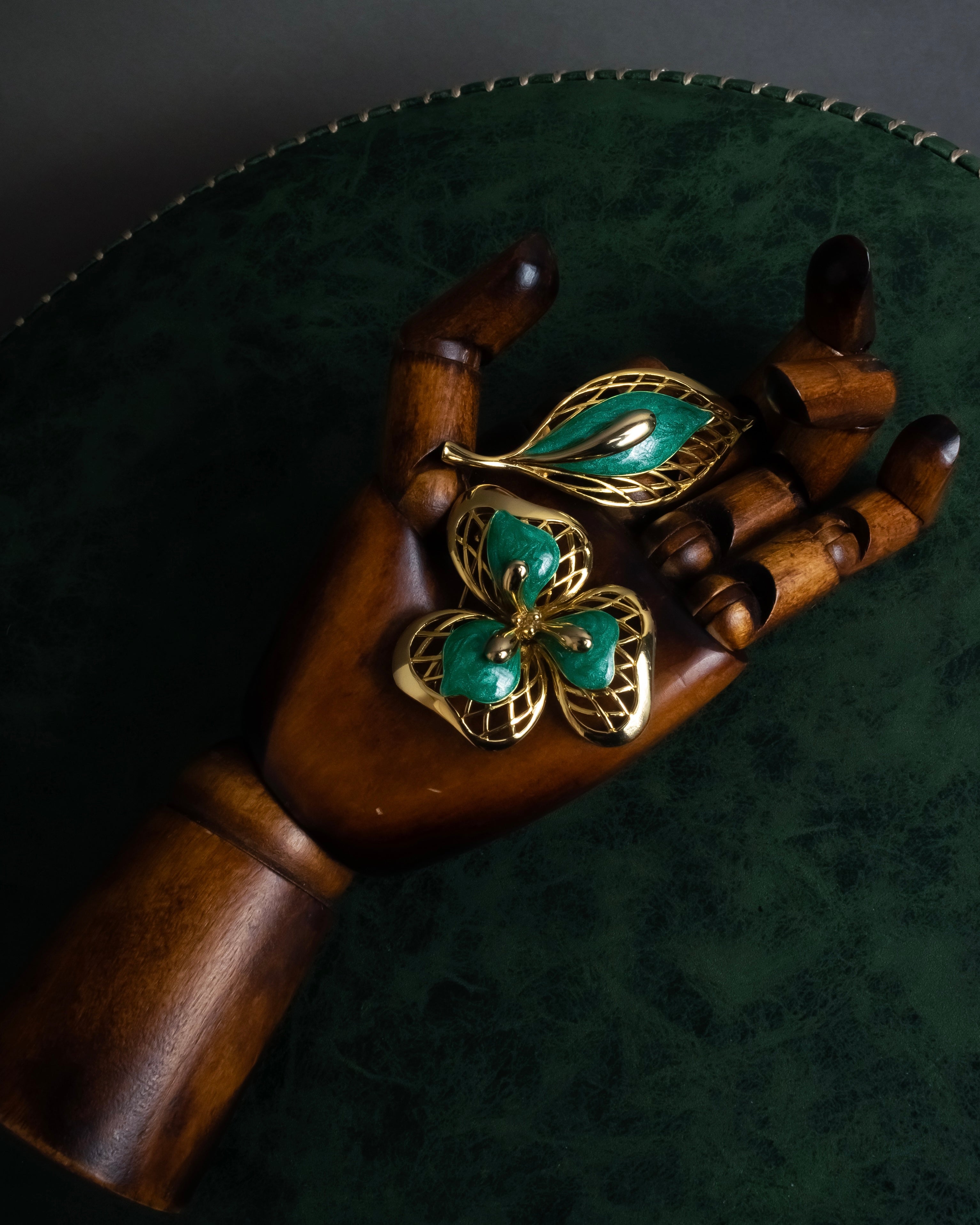 "BALENCIAGA" Floral＆leaf motif brooch set of 2