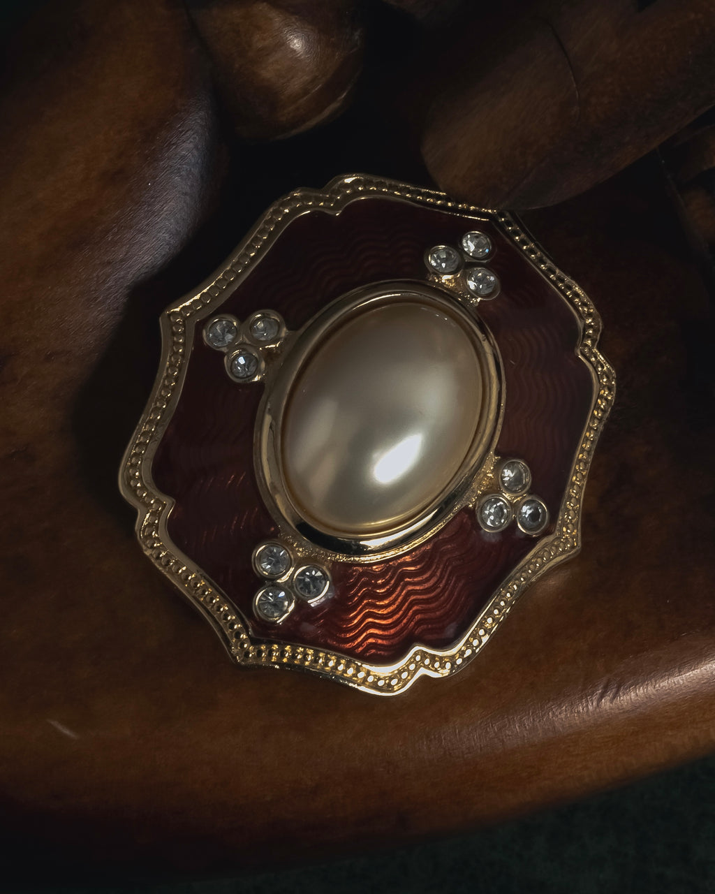 "BURBERRYS" 80’s-90’s royal enamel pearl brooch