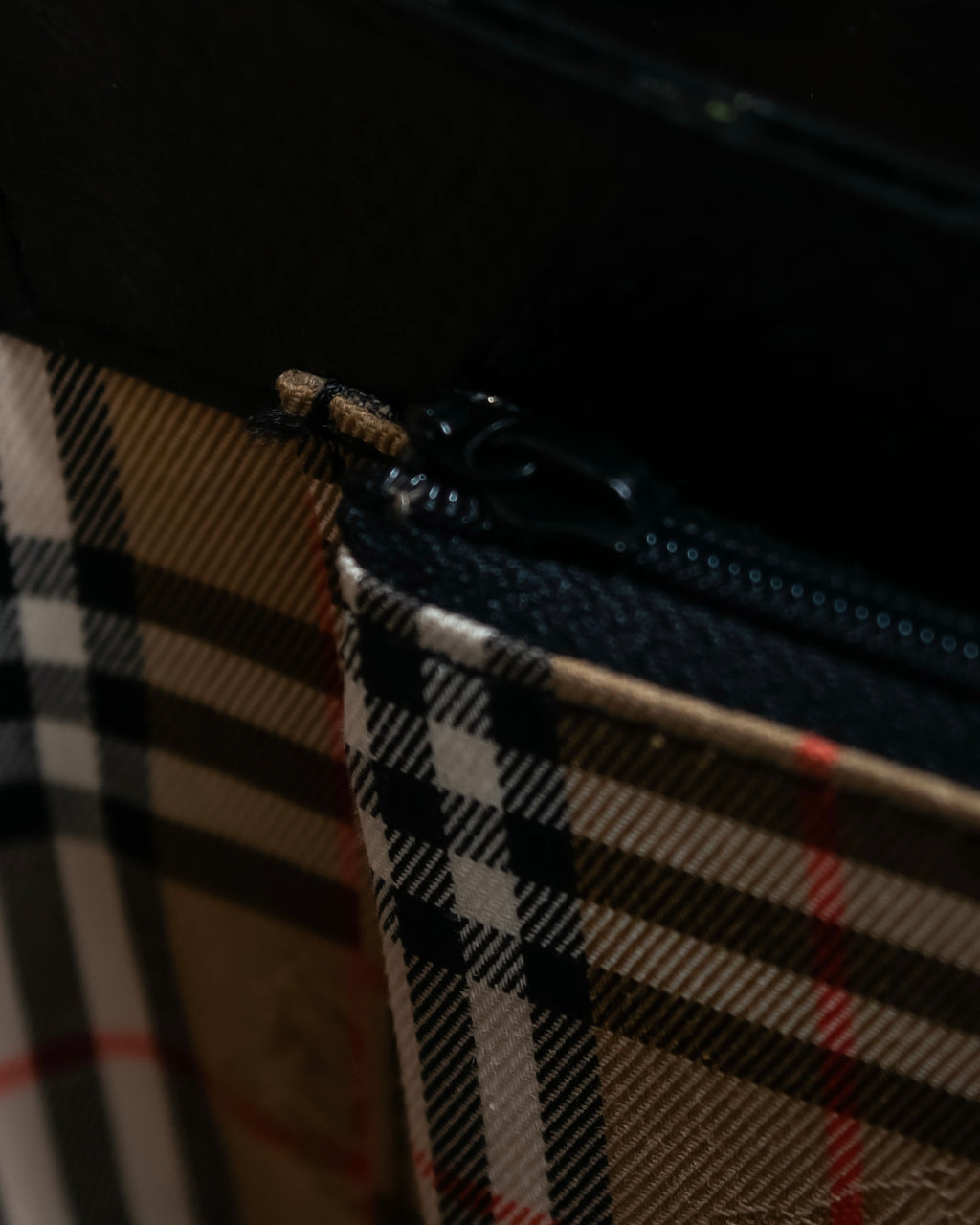 "BURBERRYS" Cylinder shaped leather one handle bag