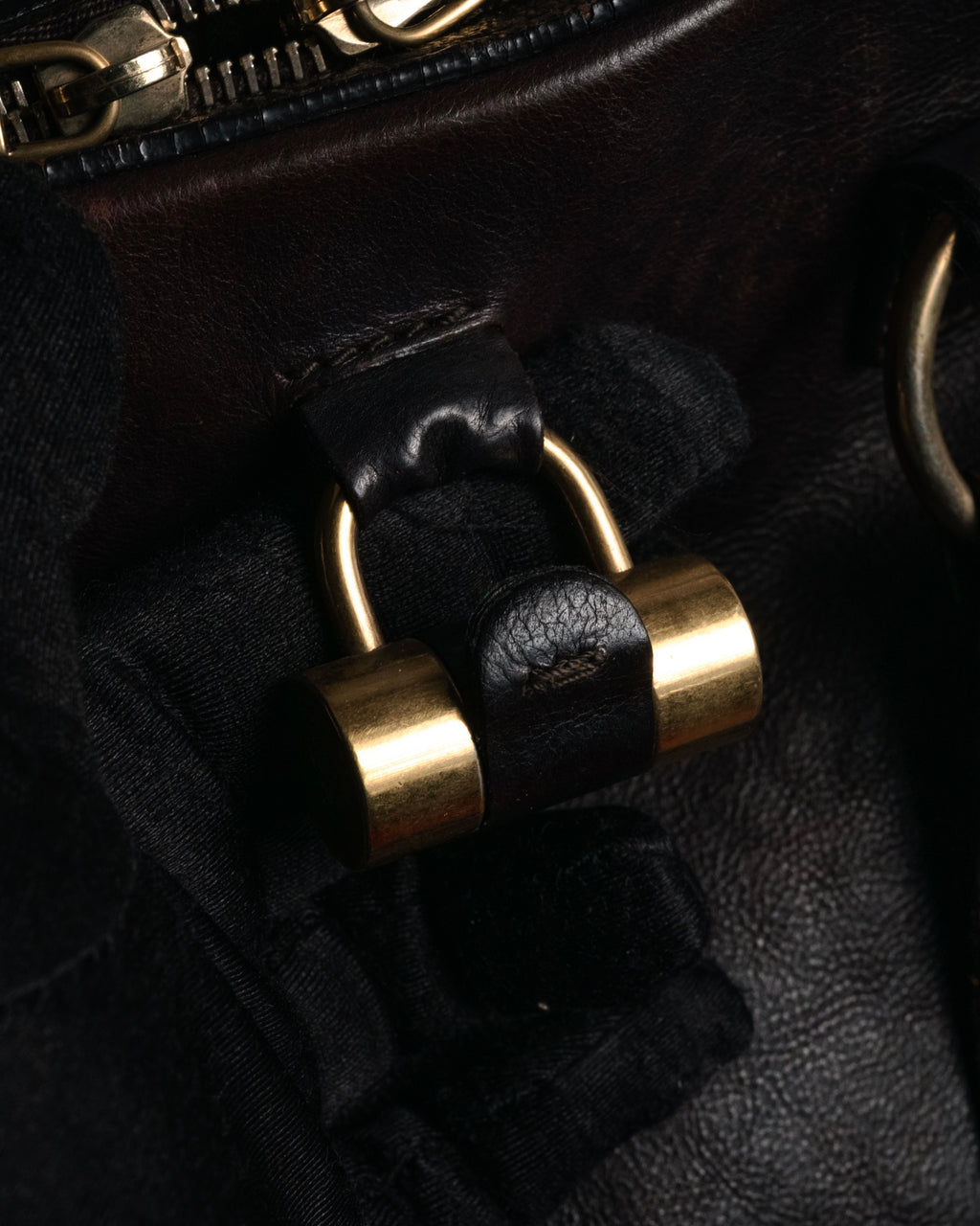 “Yves Saint Laurent rive gauche”
00’s Muse grained leather boston bag