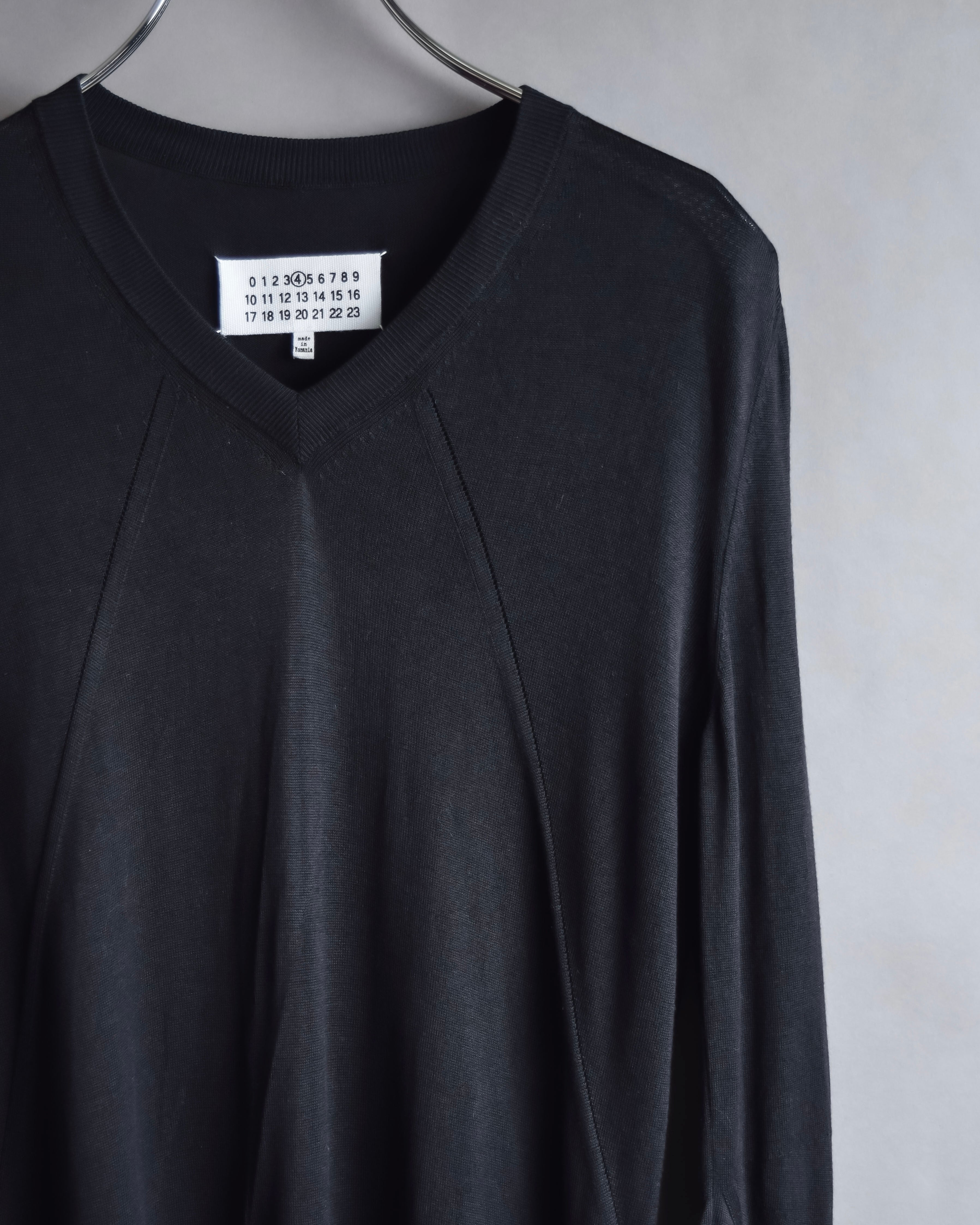"MAISON MARGIELA" 15SS V-line panel design lightweight knit