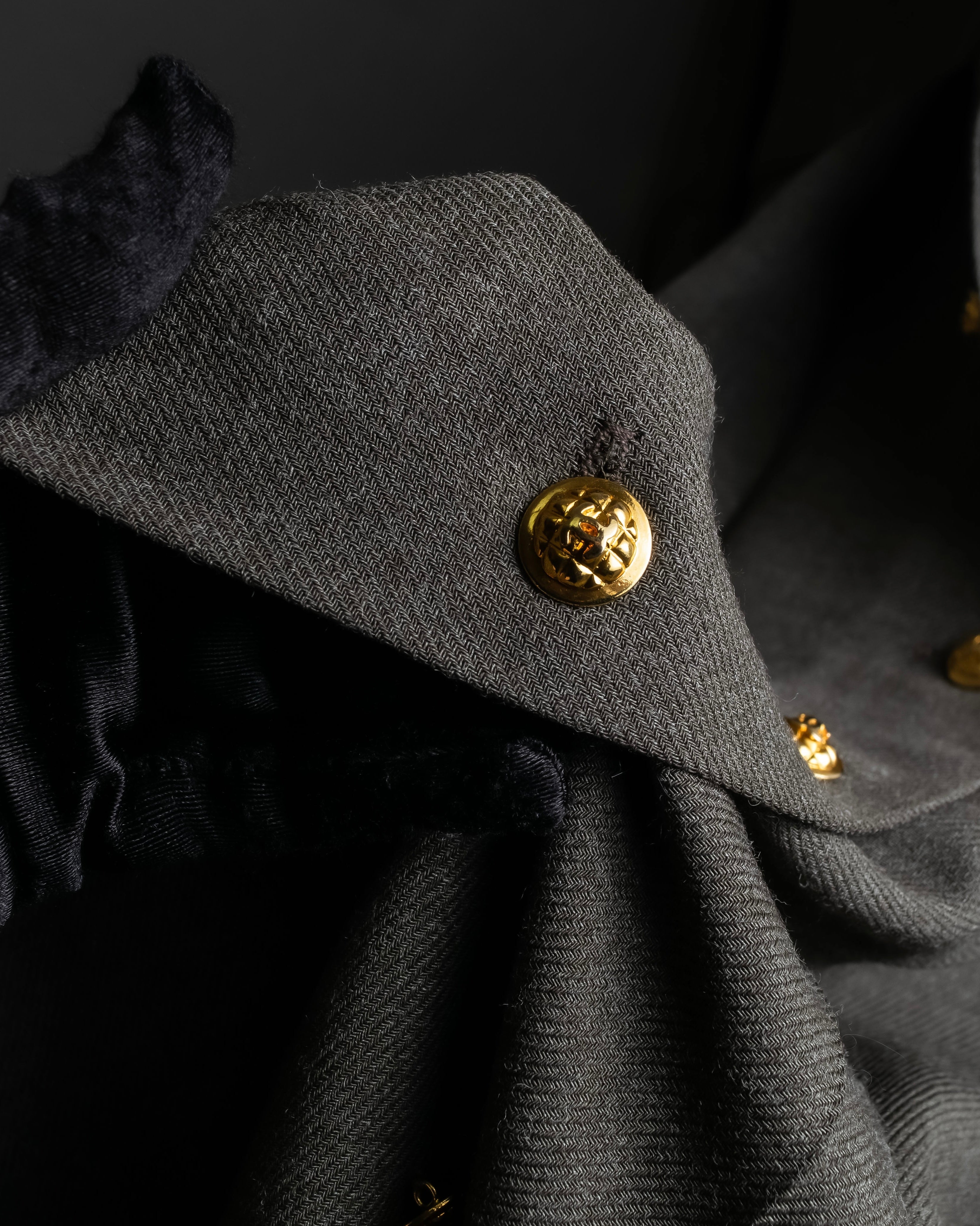 "CHANEL" Side button design pleated flared skirt