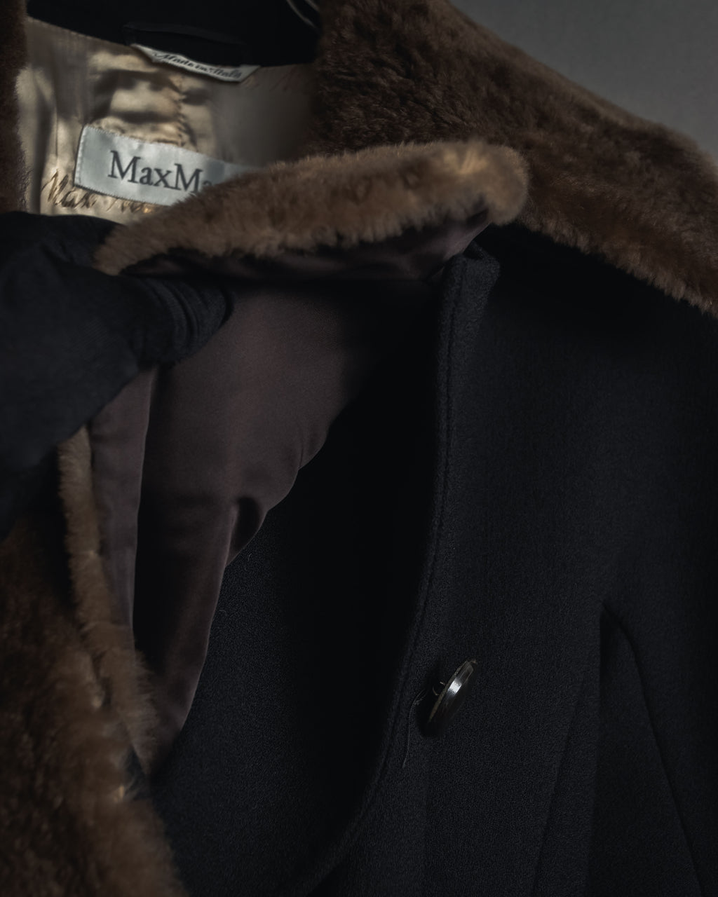 -SPECIAL- "Max Mara"
90’s Detachable fur collar virgin wool long coat
