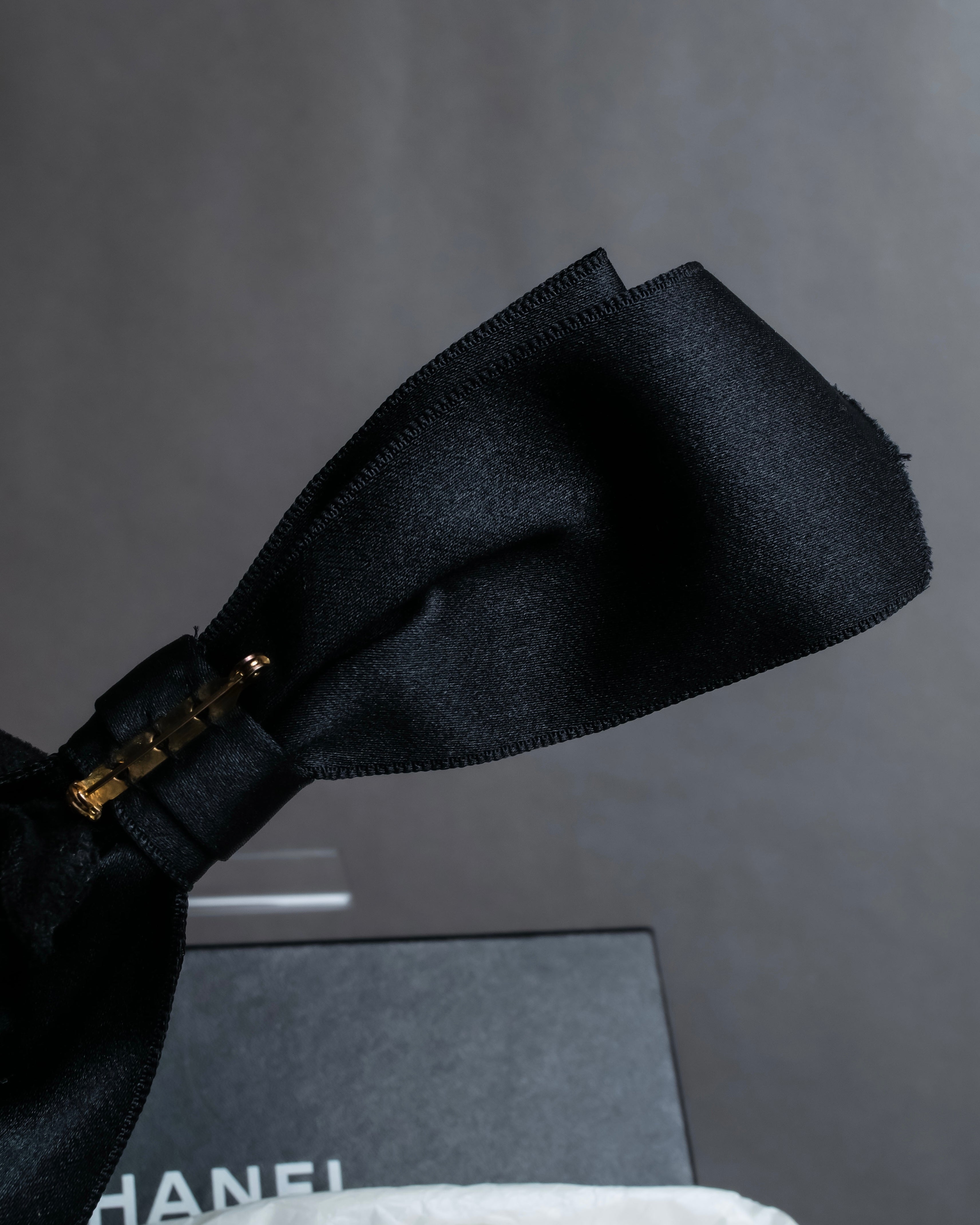 "CHANEL" 2001 Cruise Collection ribbon brooch