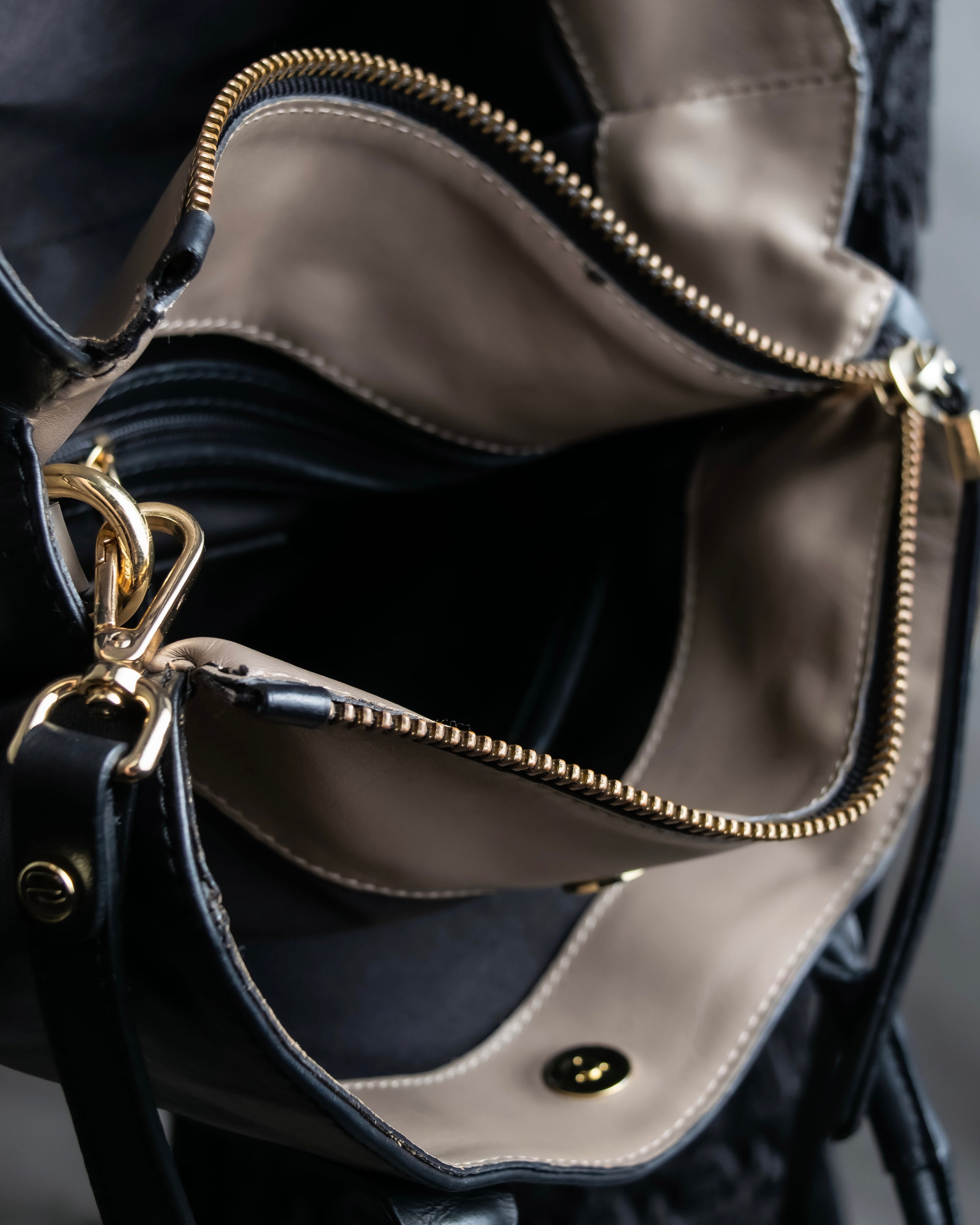 "GIANNI CHIARINI" High quality leather 2way shoulder bag