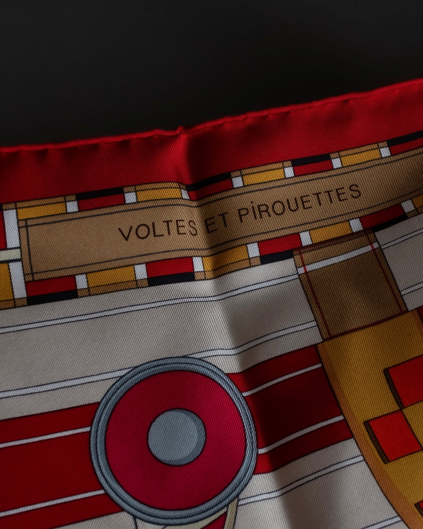 "HERMES" Carre 90 volt et pirouette silk scarf