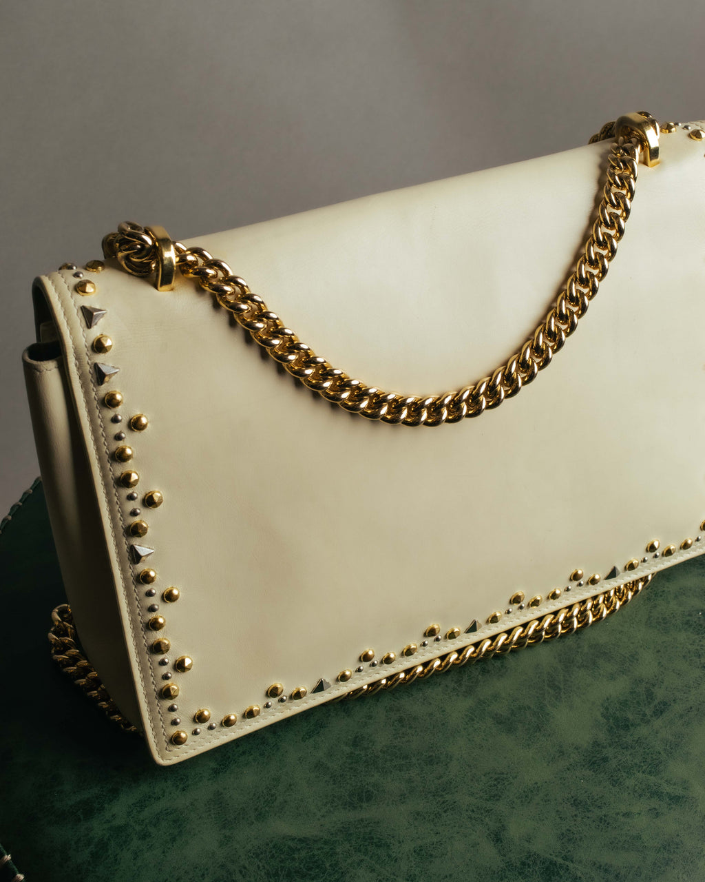 -SPECIAL- “Salvatore Ferragamo” 2015-2017 Vara studded chain shoulder bag