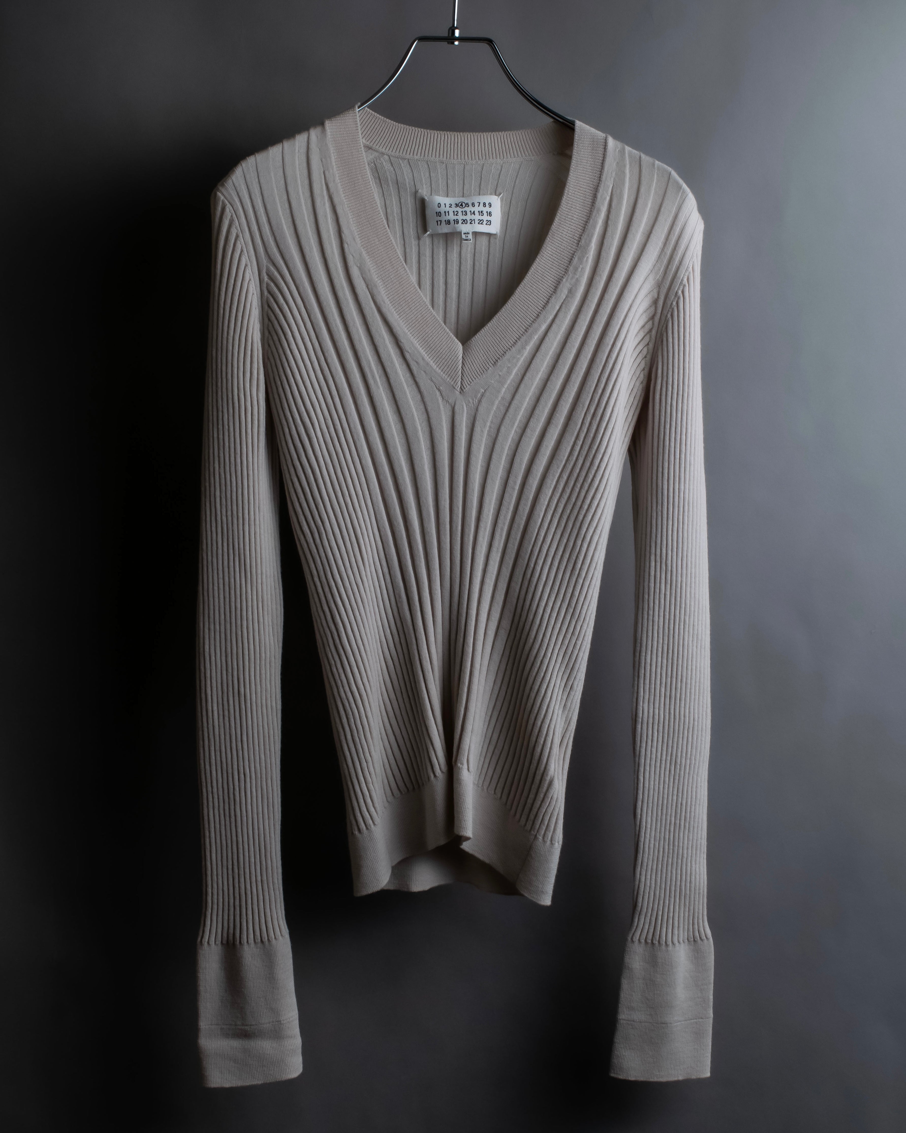 "MAISON MARGIELA" 18AW Ribbed shaped V-neck knit