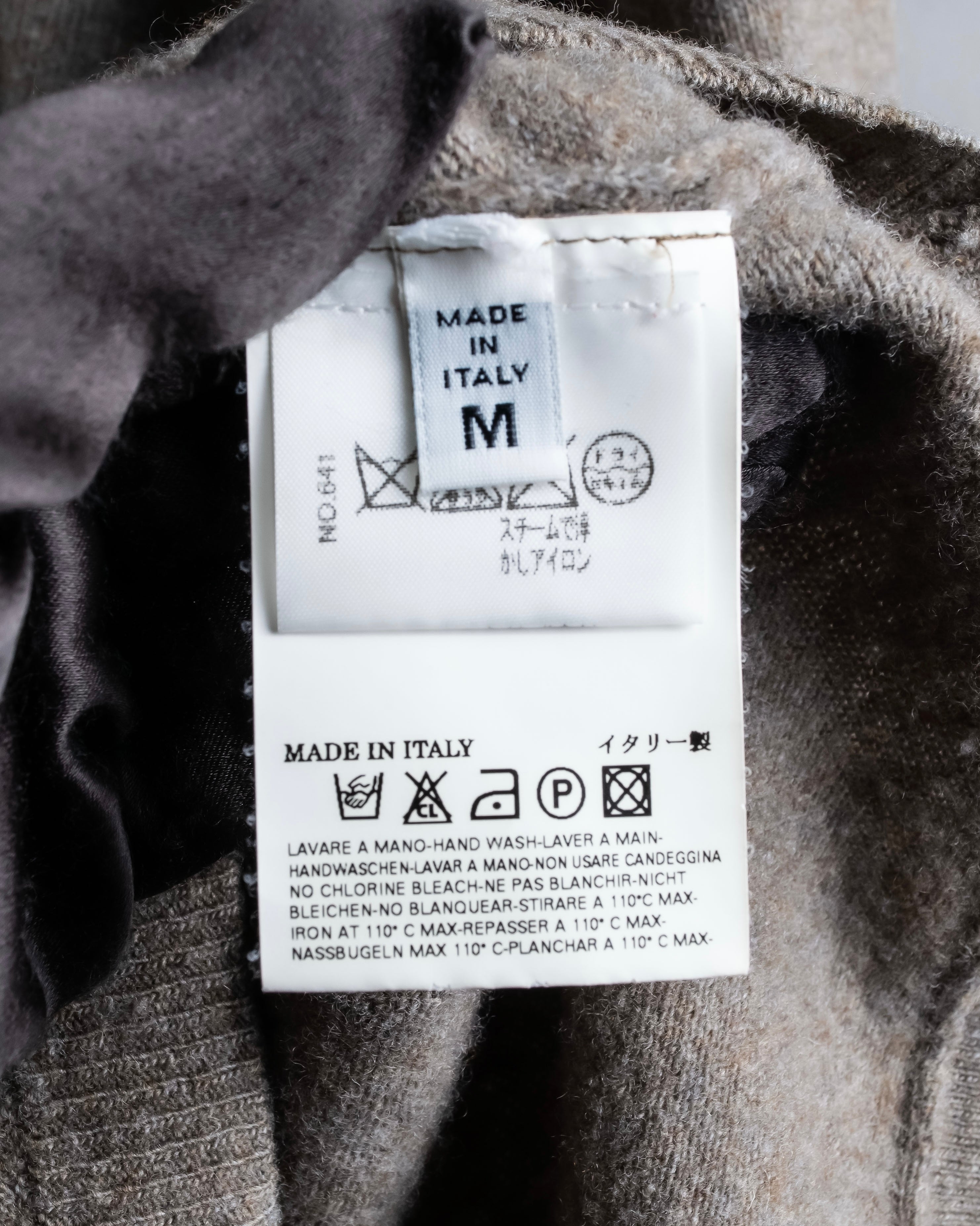 "MAISON MARGIELA 2005's AW " Twisted detail V-neck knit