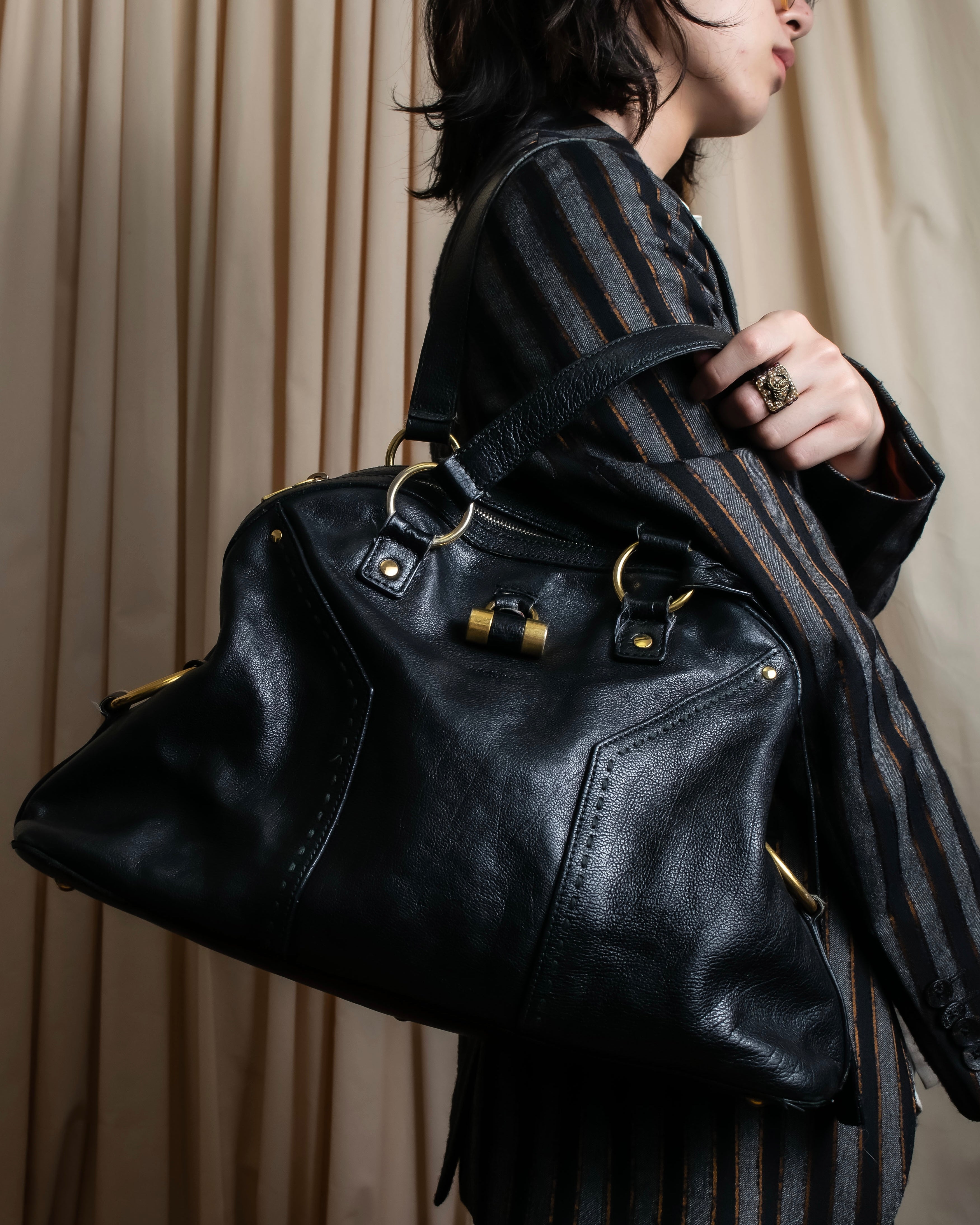 "YVES SAINT LAURENT" Gold parts design Muse toe leather bag