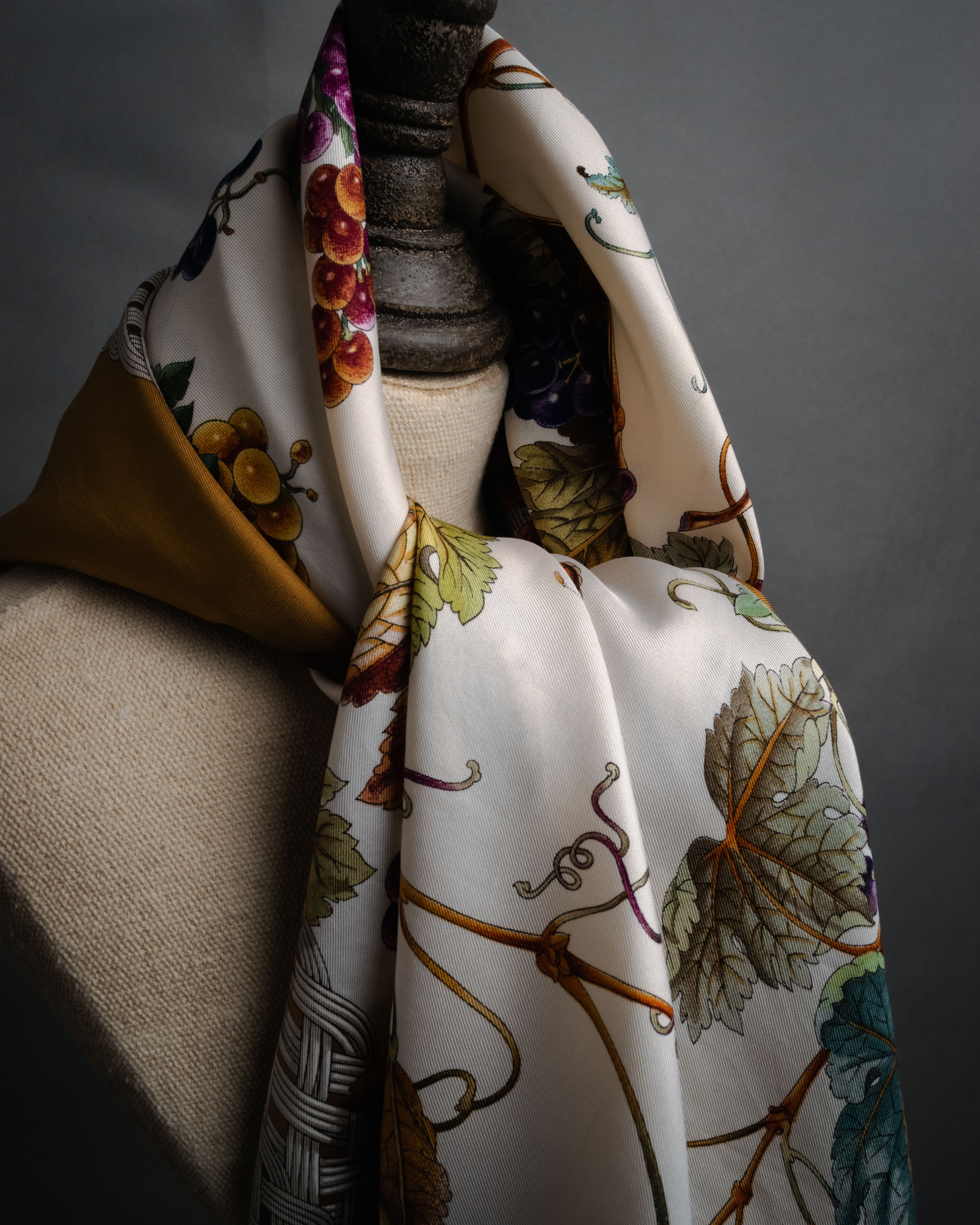 “GUCCI” 70’s-80’s Harvest motif silk scarf